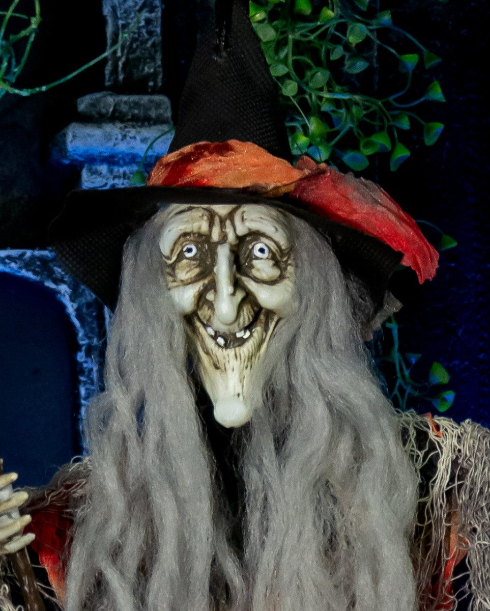 Horror-Shop Dekoobjekt Klassische Märchenhexe als Halloween Hängefigur 70