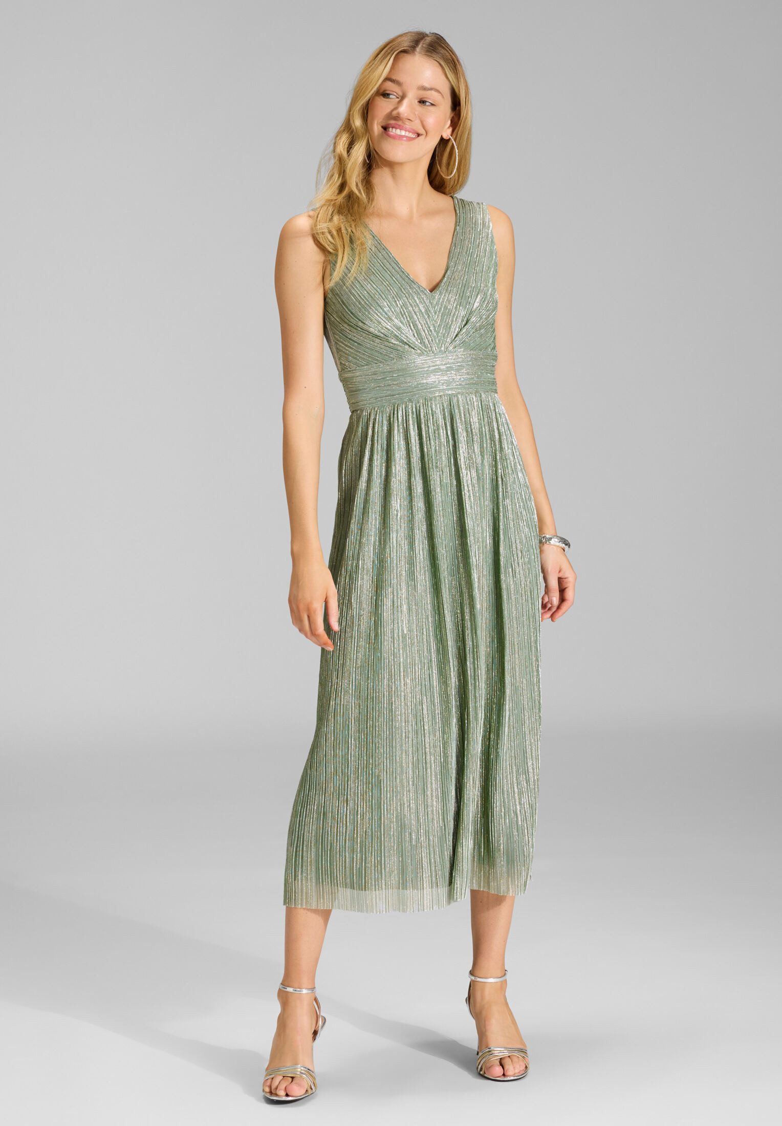 SWING Cocktailkleid Taillierter Schnitt mit fließendem Rockteil