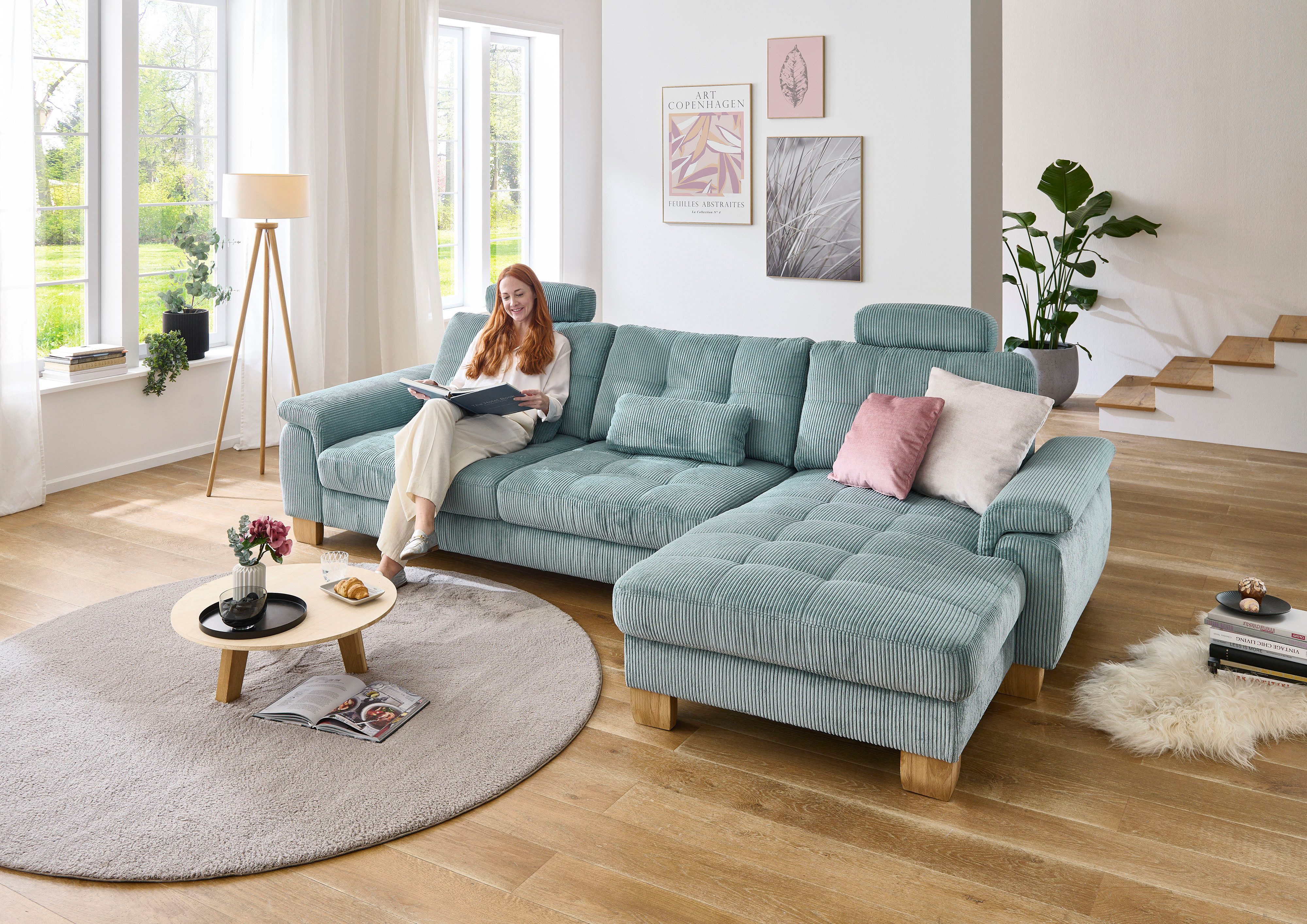 Die PlanBar Ecksofa PP-LA19101 L-Form, Breite 316 cm, wahlweise mit Bettfunktion und verstellbaren Kopfstützen, in Cord