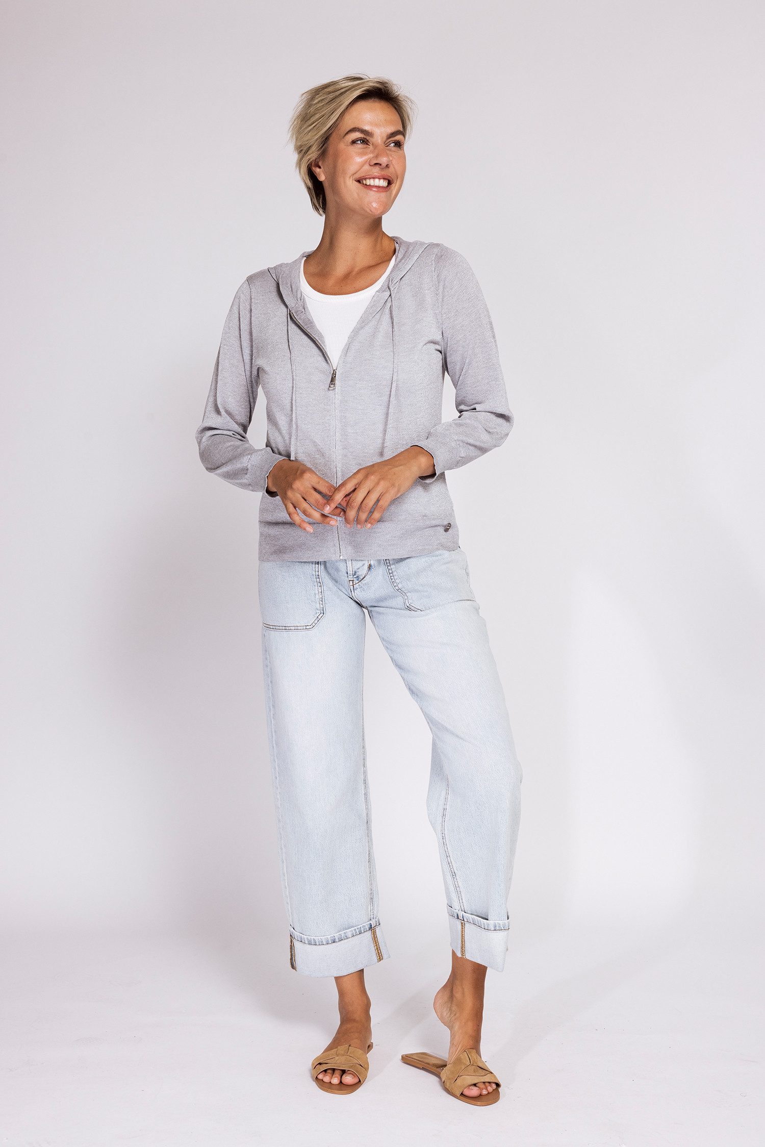 Zhrill Kapuzenstrickjacke AKIYO Strickjacke mit Kapuze hüftlang, mit Reißverschluss