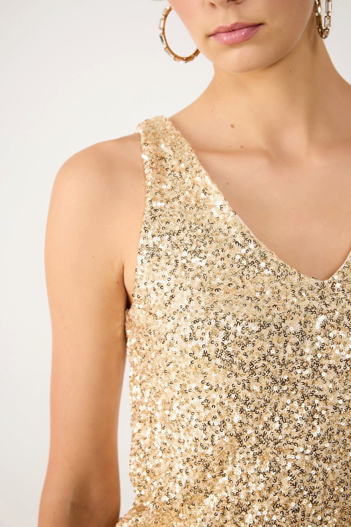 No Matter What Blusentop Paillettenbesetzte Bluse mit V-Ausschnitt – Bild 4 von 5