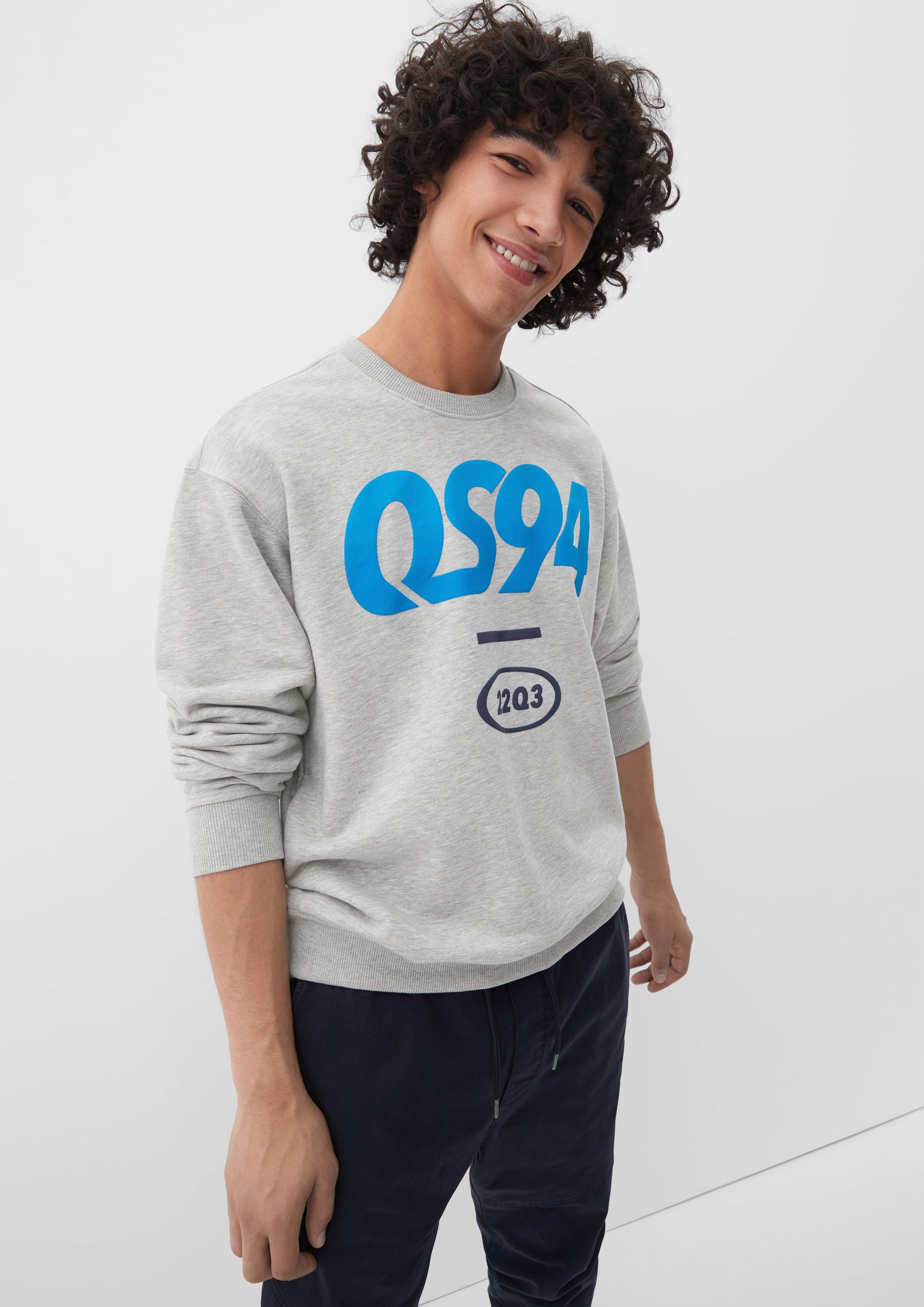 QS Rippbündchen meliert Sweatshirt mit Sweatshirt Rippblende, Frontprint grau