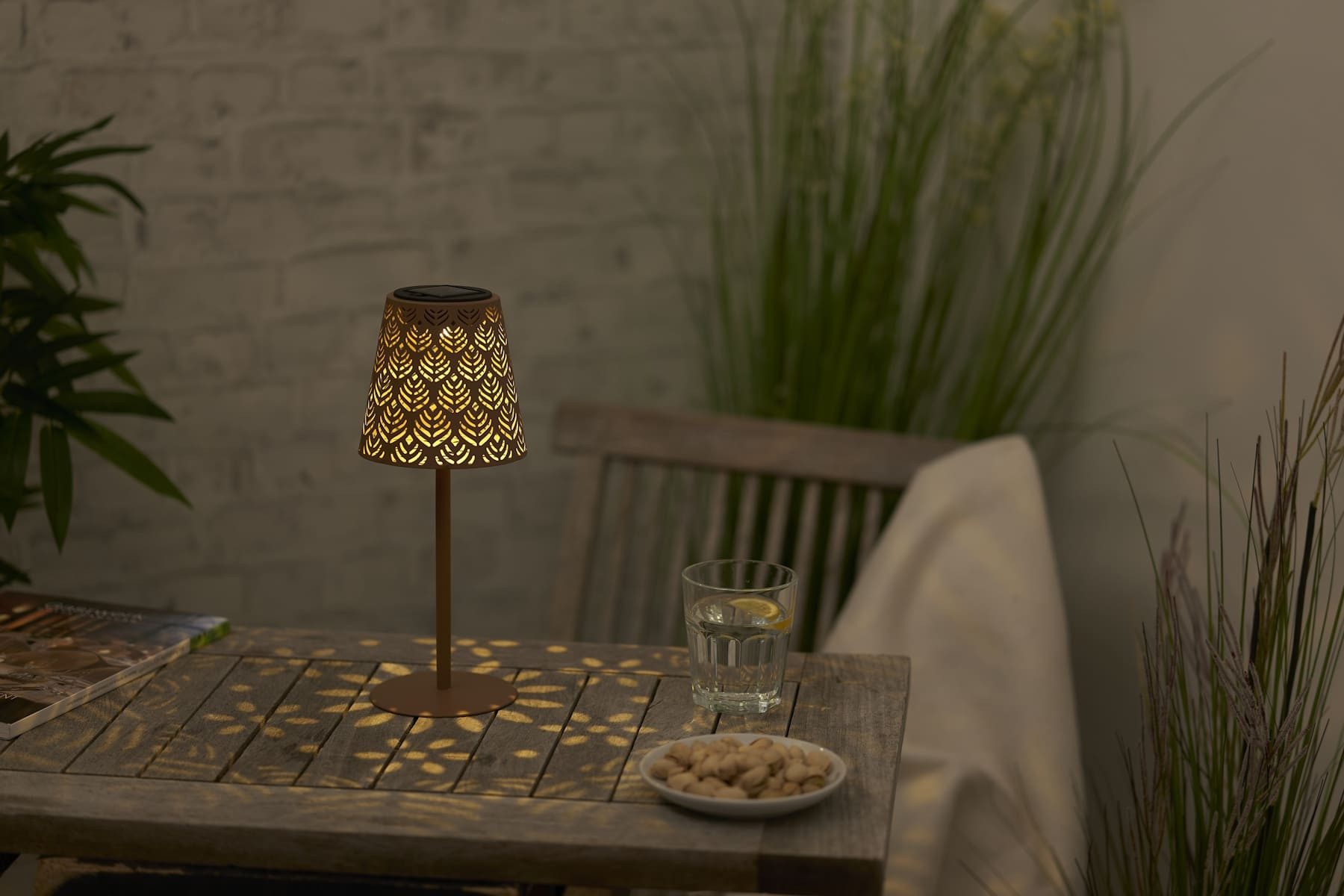 Northpoint LED Gartenleuchte LED Solar Metal Tischleuchte Dekolampe Dämmerungssensor Schattenspiel, LED