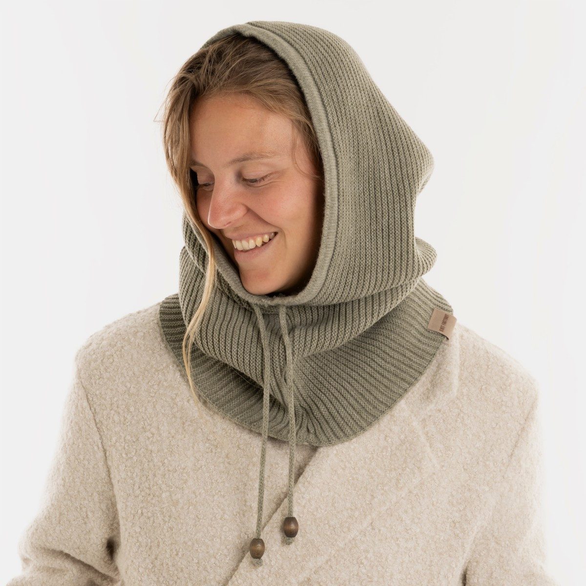 Knit Factory Strickschal Evy Kapuzenschal Urban Green One Size, (Set, 1-St. Spar-Set), Schal Damen Herren set loop tücher schals winter Strick Mode herbst