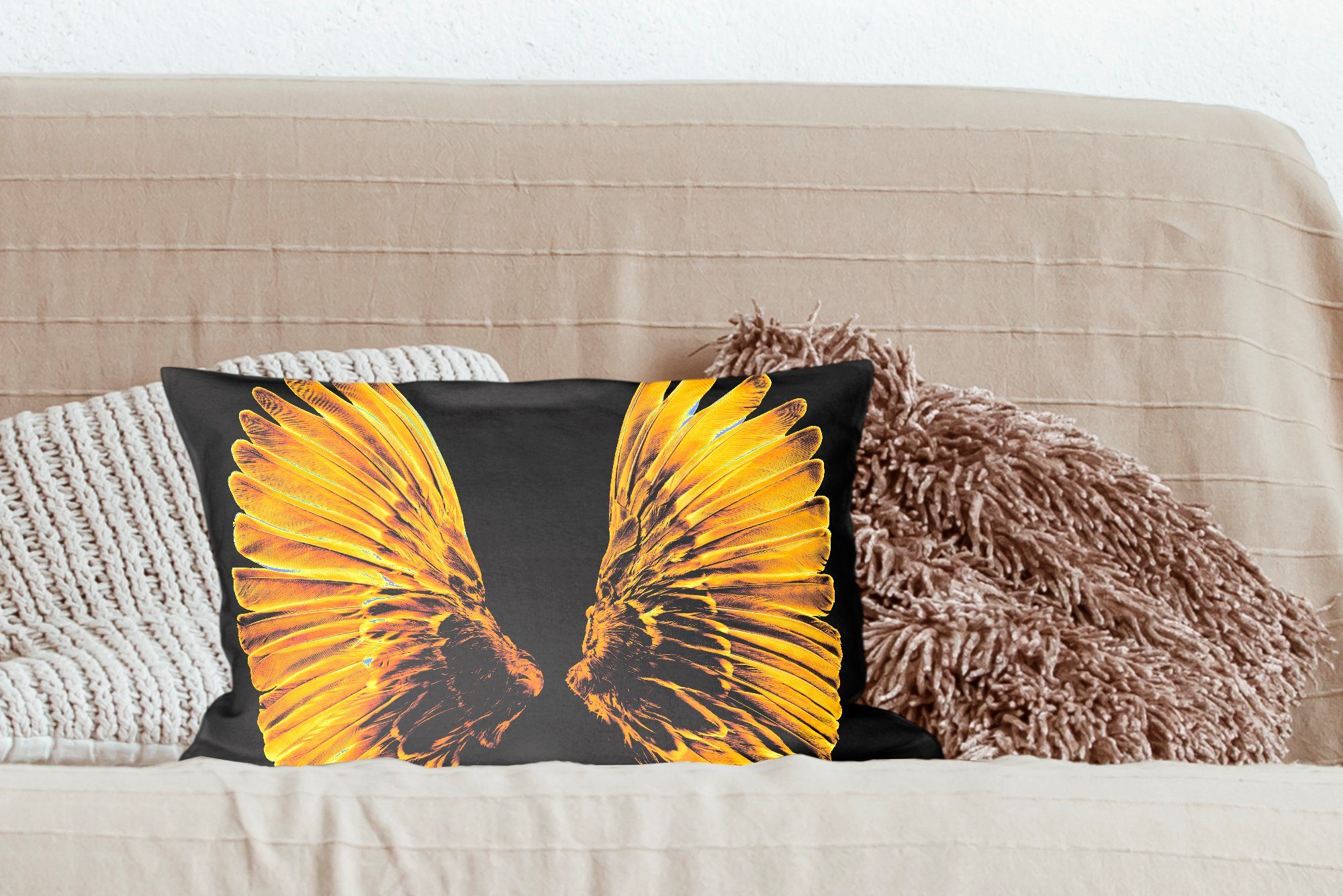 Schlafzimmer Wohzimmer MuchoWow Goldene Flügel Dekokissen Dekoration, Zierkissen, Dekokissen auf schwarzem Hintergrund, mit Füllung,