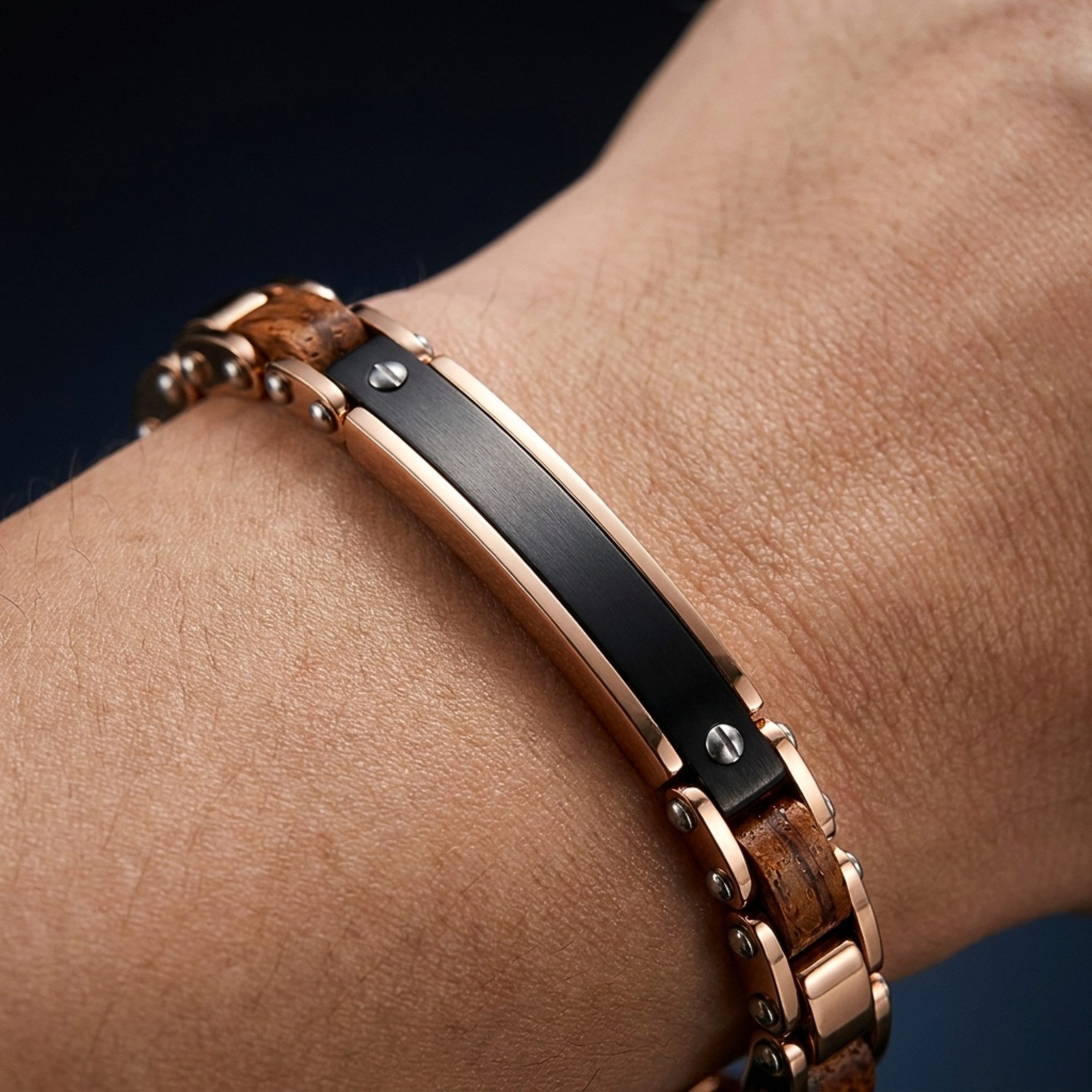 UNIQAL.de Edelstahlarmband Unisex AURORA HOLZ ROSEGOLD – Edelstahl & Holz, Roségold Optik (mit eleganter Linienführung, natürlicher Holzstruktur und handgefertigten Details, inkl. Schmuckverpackung), hautfreundlicher 316L Edelstahl, verstellbar