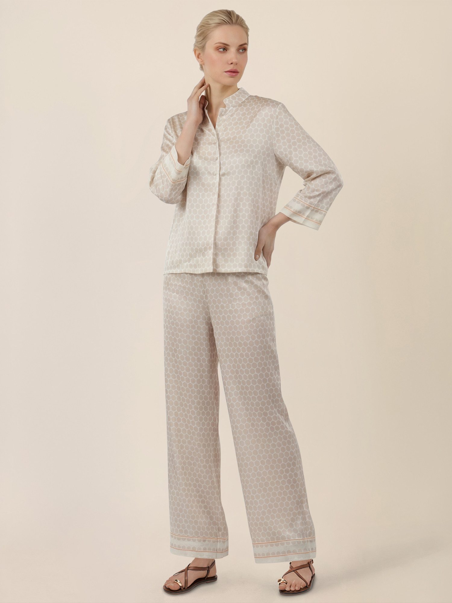 Apart Blusenshirt mit Stehkragen und Punktmuster