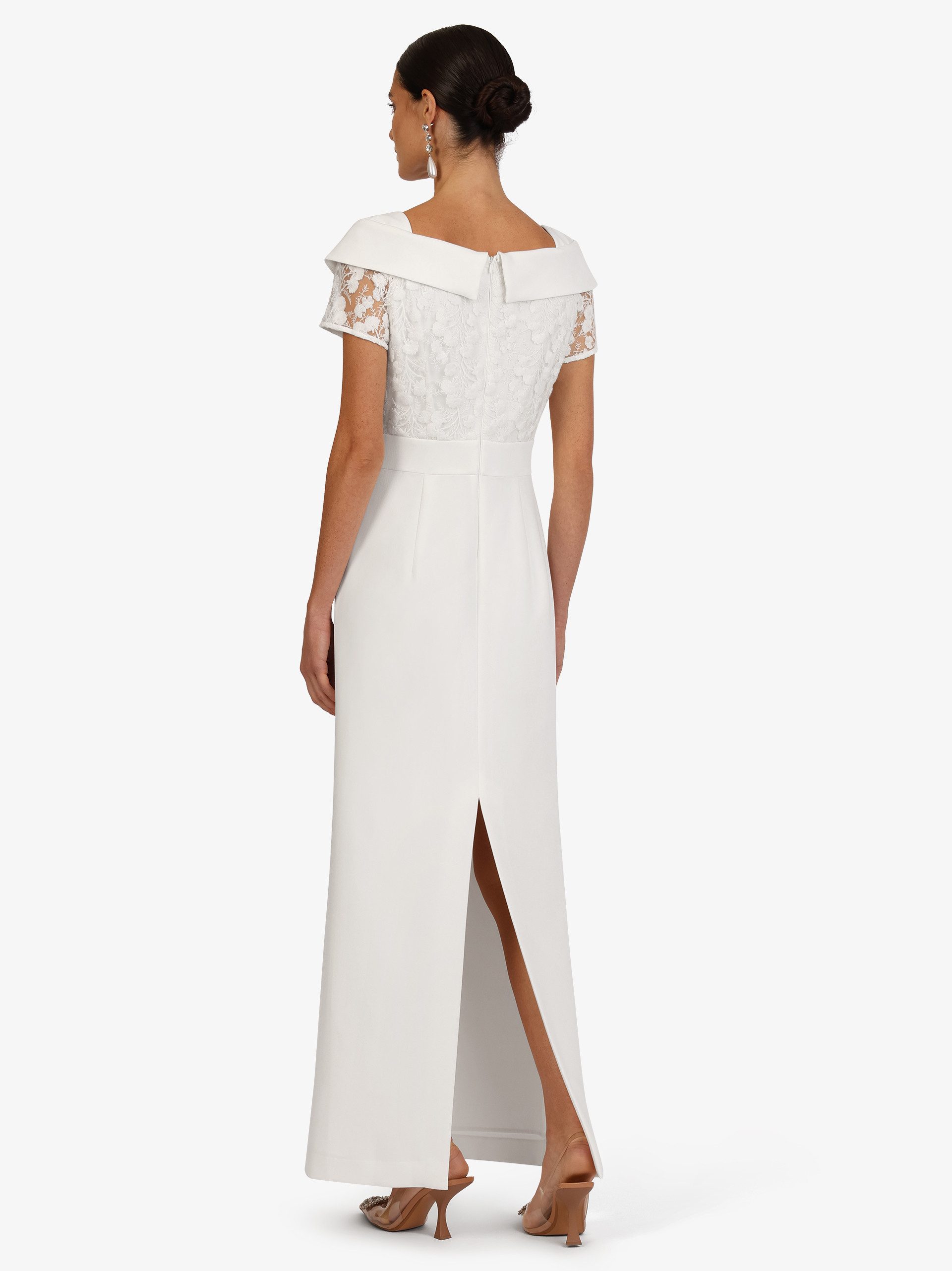 Kraimod Abendkleid mit Carmenkragen und Spitze