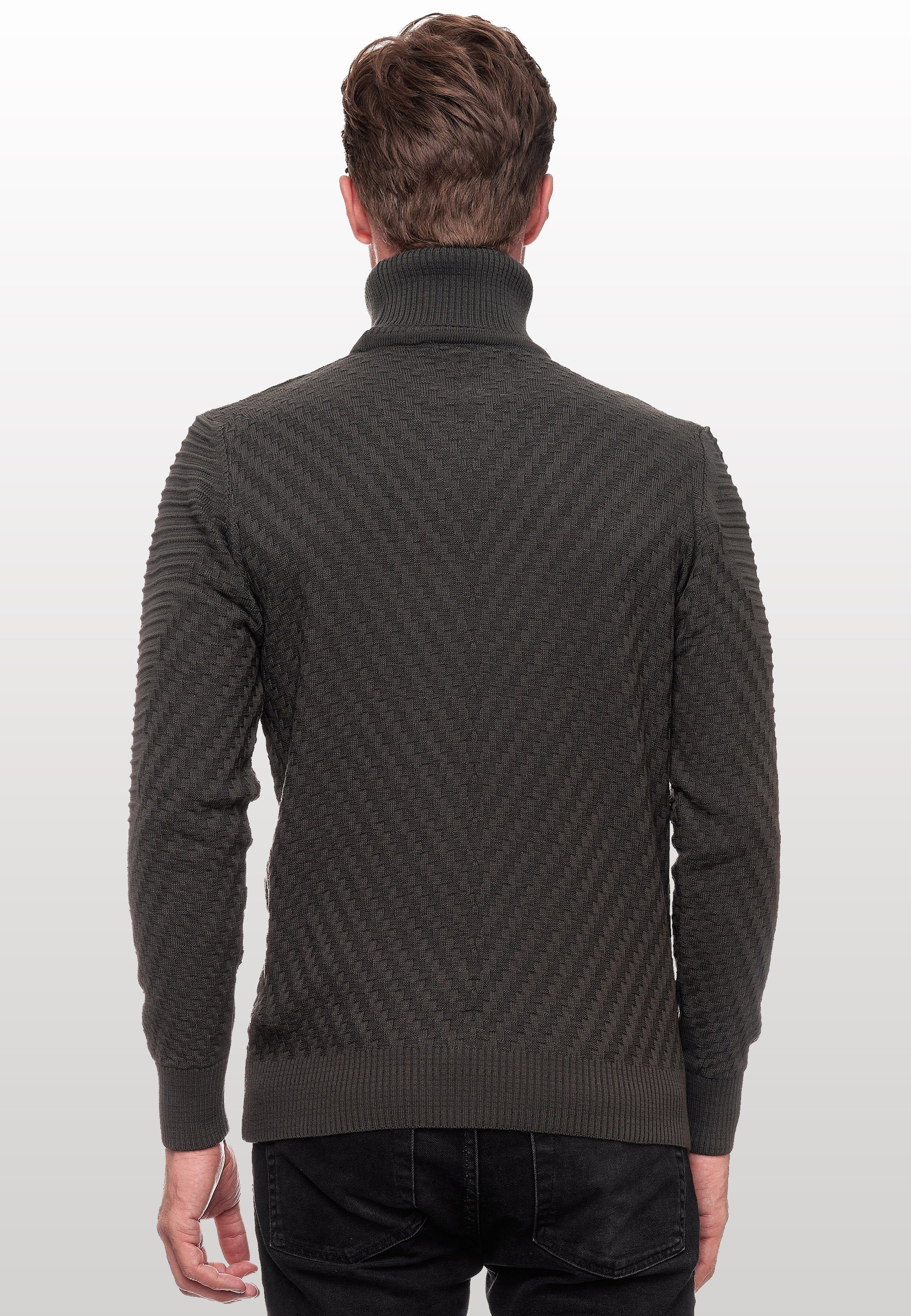 Rusty Neal Rollkragenpullover in stilvollem Feinstrick