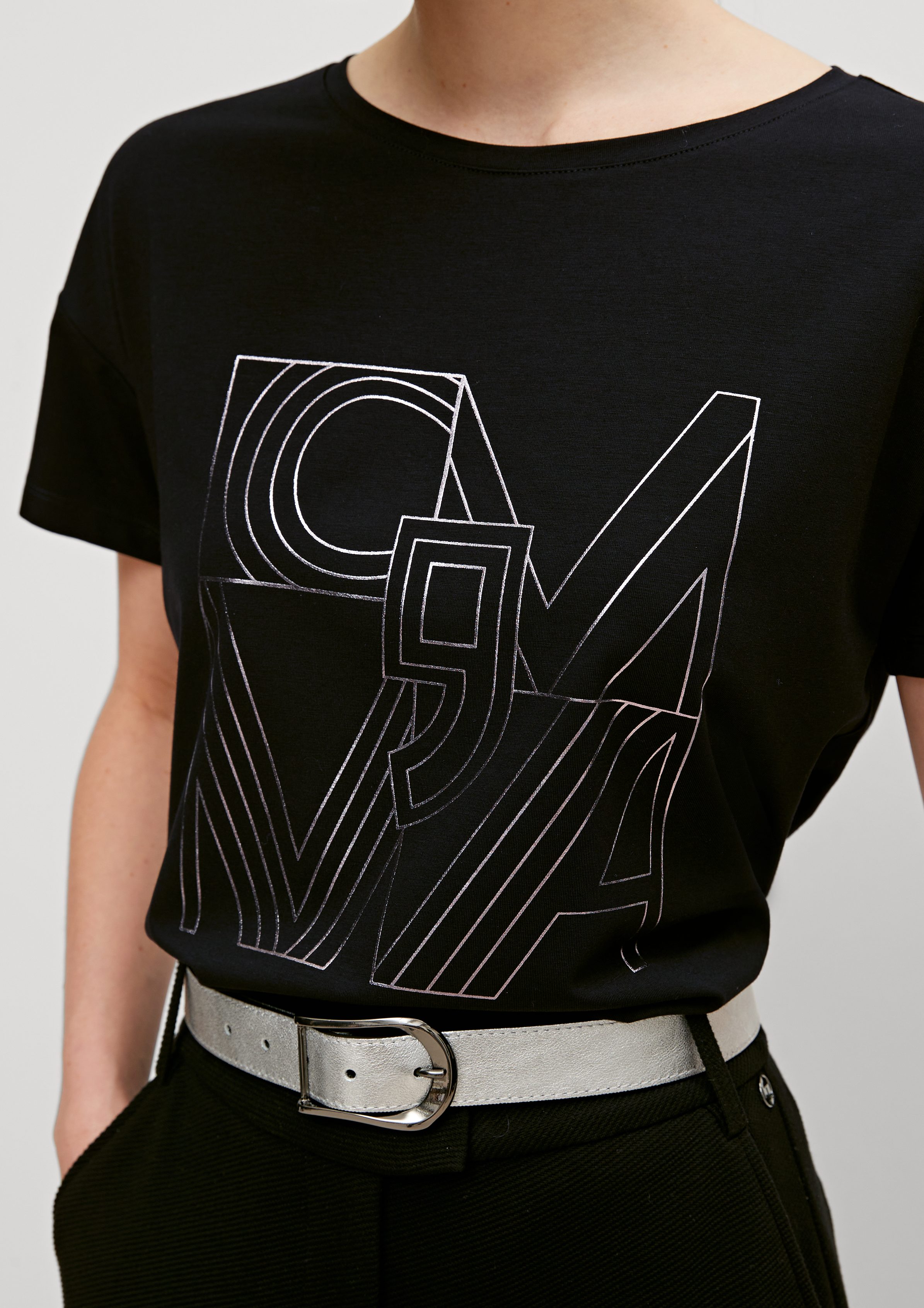 Kurzarmshirt T-Shirt schwarz Artwork Comma mit Frontprint