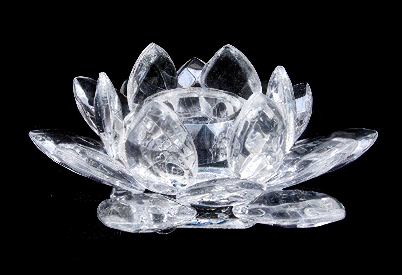 Yudu Kerzenständer Kerzehalter Seerose aus Kristallglas Tischdekoration Glas Glasblume