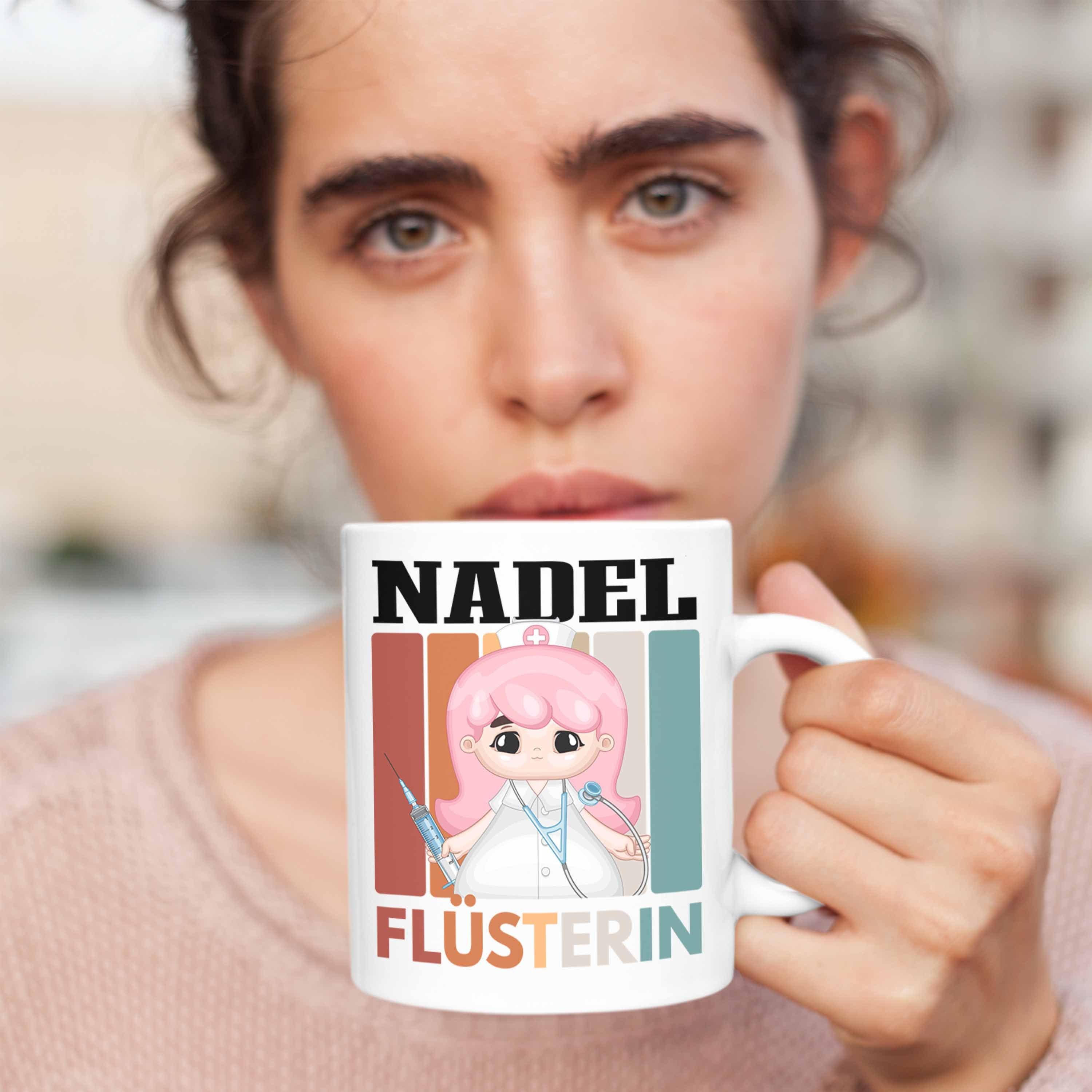 Trendation Tasse Trendation G Tasse - Flüsterin Weiss Nadel Geschenk Lustige Krankenschwester