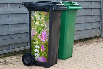 MuchoWow Wandsticker Blumen - Natur - Grün - Gras - Lila - Weiß (1 St), Mülleimer-aufkleber, Mülltonne, Sticker, Container, Abfalbehälter