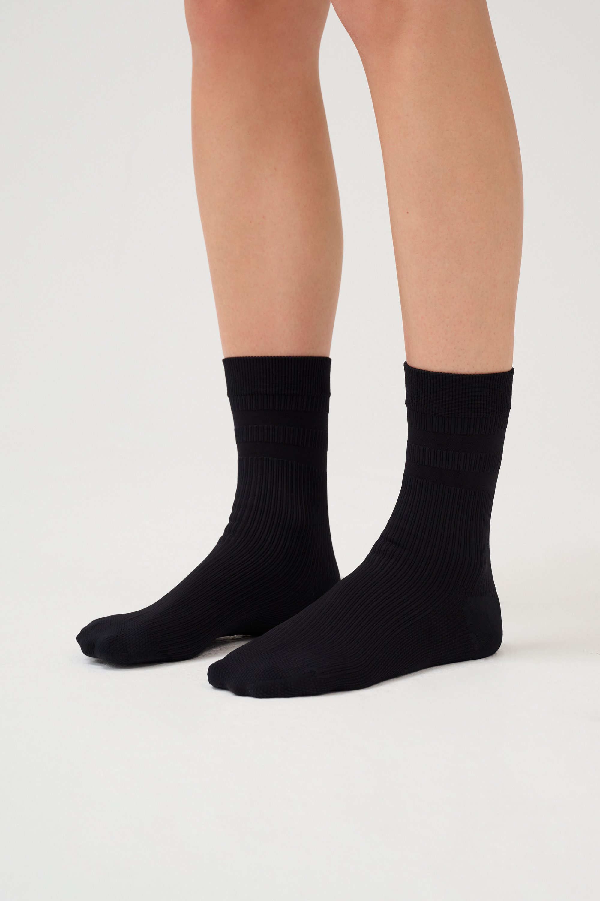 ITEM m6 Sneakersocken Conscious Ribbed Hightech-Kompression, Mid-Cut, kein Verrutschen, nachhaltig, langlebig