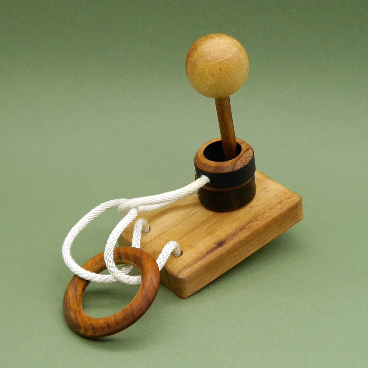 ROMBOL Denkspiele Spiel LATERNE - kniffliges Schnurpuzzle, Seilpuzzle, Holzspiel