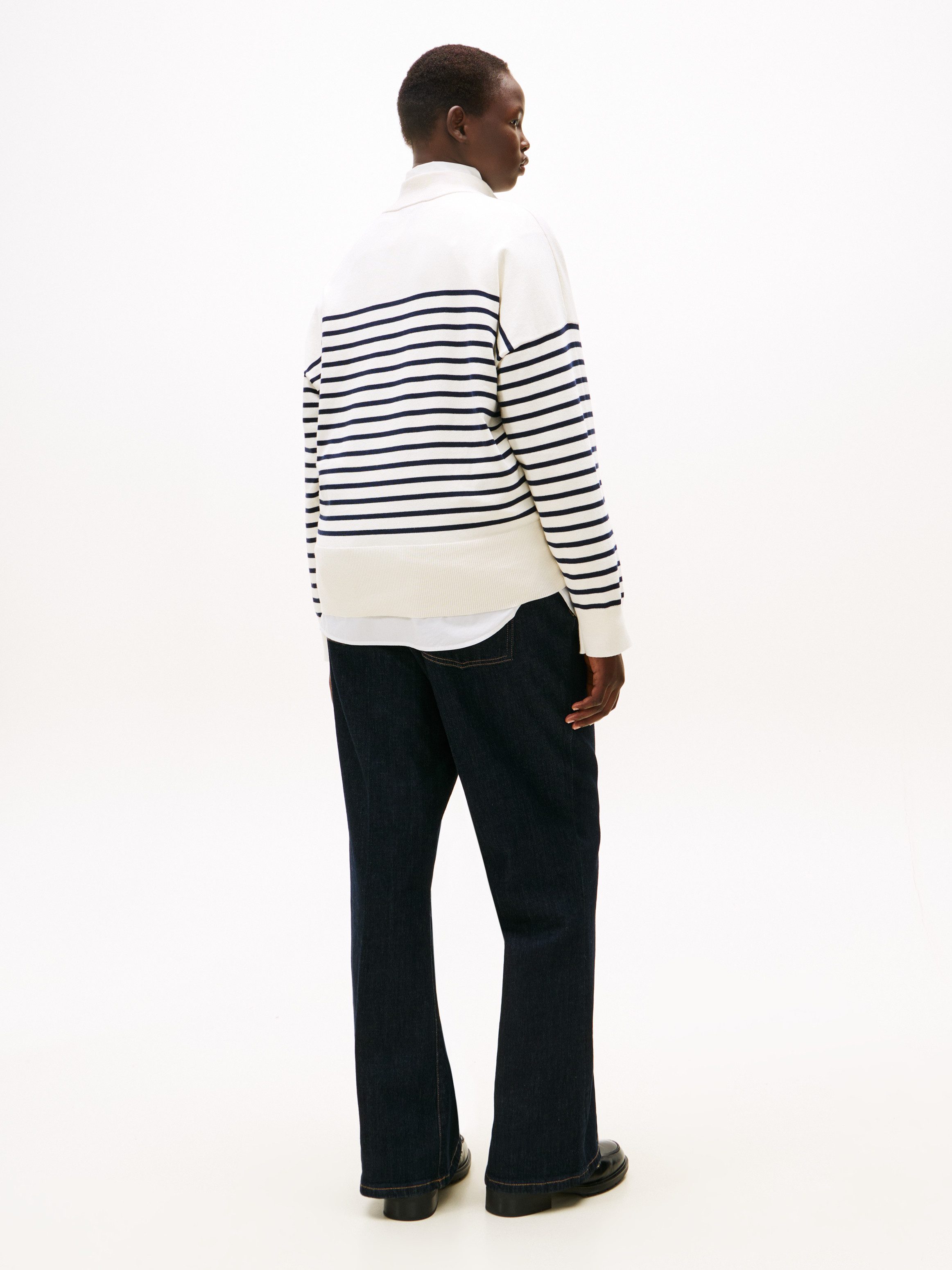 Tommy Hilfiger Curve Stehkragenpullover CRV CO JERSEY GOLD BTN MK-NK SWT in großen Größen, mit goldfarbenen Knöpfen – Bild 5 von 5