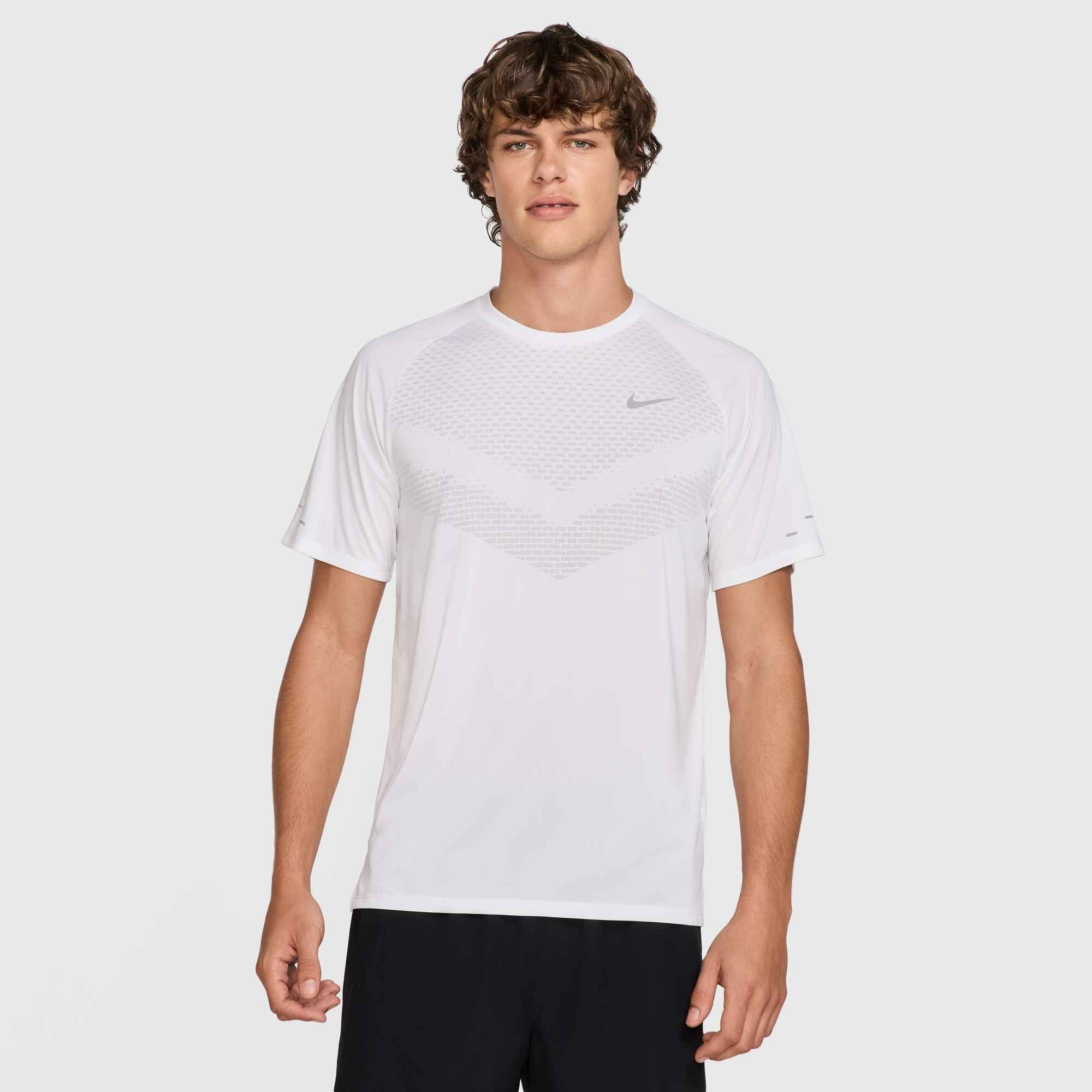 Nike Laufshirt M NK DFADV STRIDE SS TOP sportliche Passform, Kurzarm, für Lauftraining, atmungsaktiv