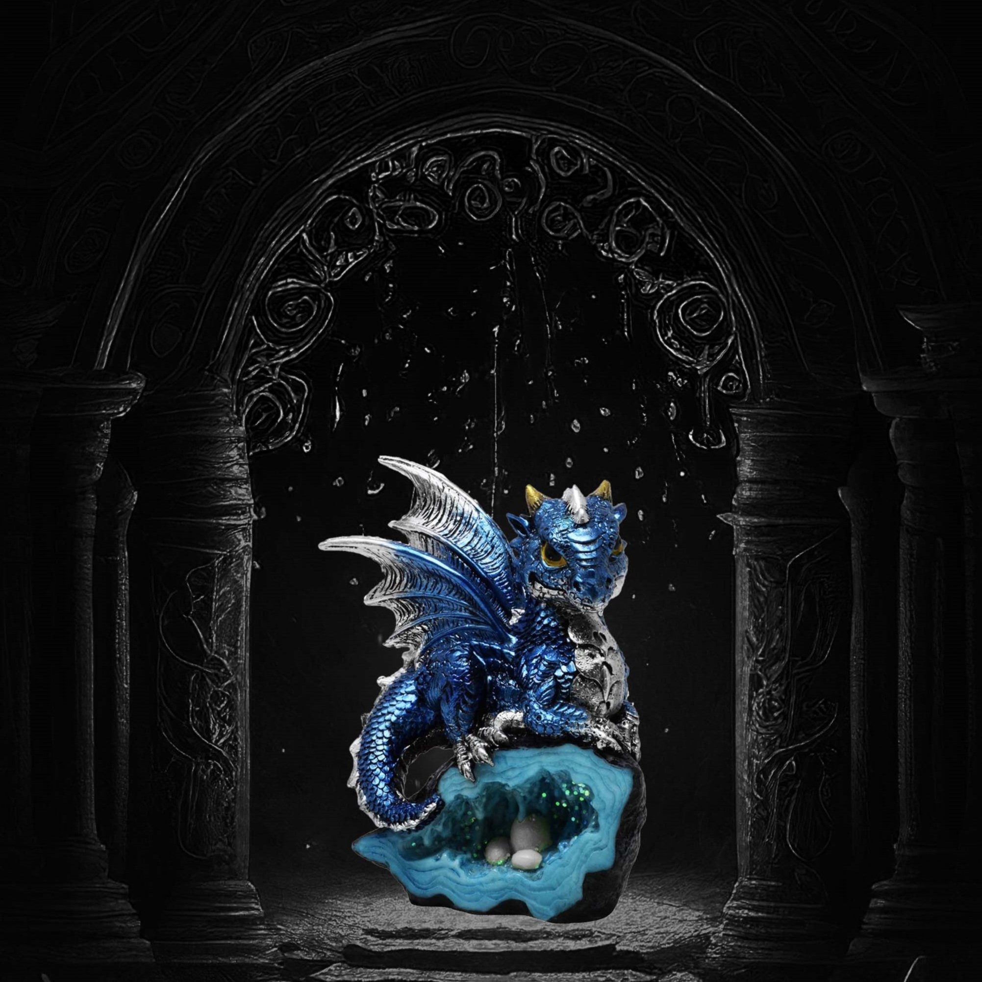 MystiCalls Fantasy-Figur Blauer Drache auf Kristallfels mit Dracheneier Drachenfigur Fantasy (1 St), Perfekt zu jedem Anlass - Geburtstag, Weihnachten