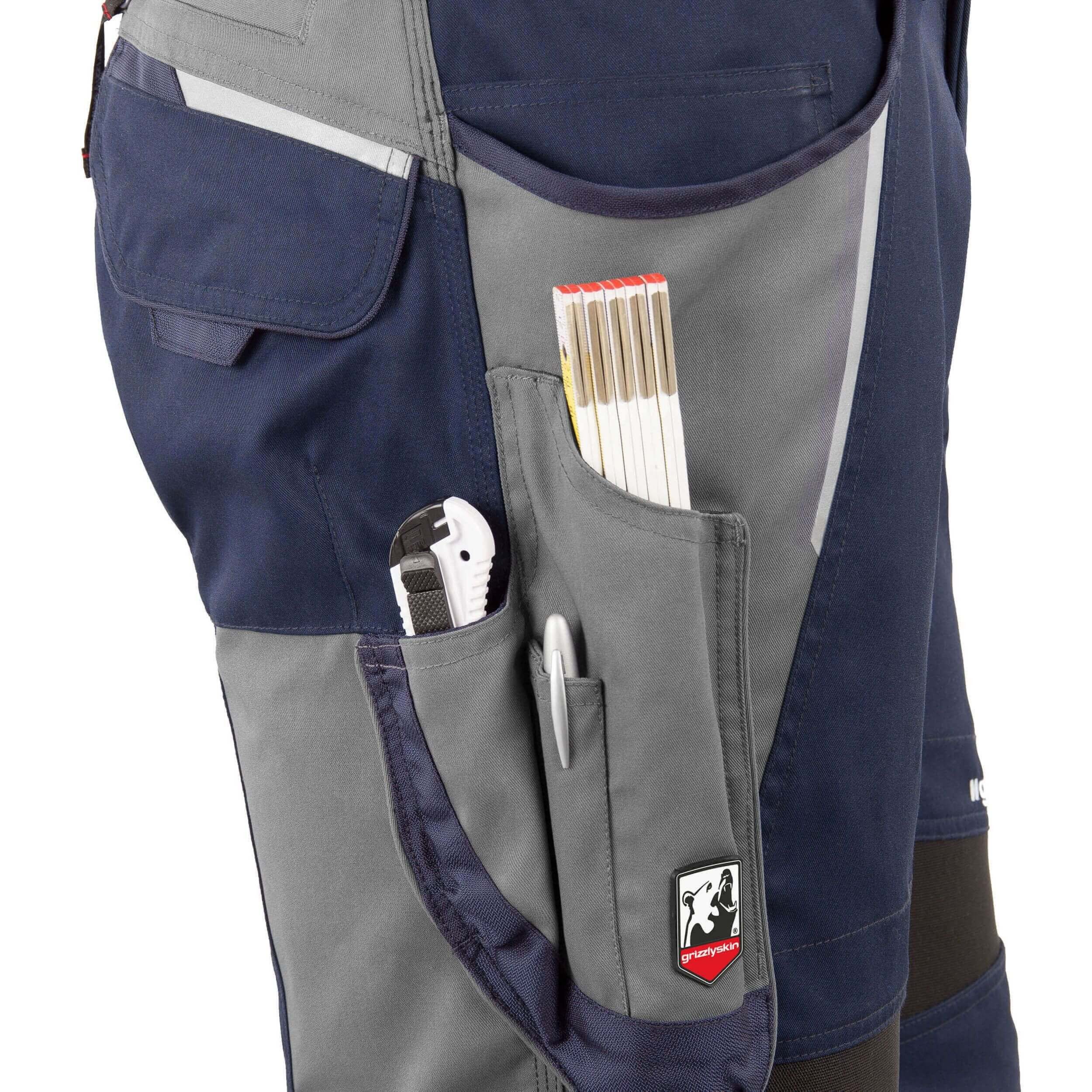 Qualitex Workwear Arbeitslatzhose moderne Latzhose IRON aus Lyocell, Cordura & Stretch - Reflexelemente (1-tlg) funktionaler Blaumann mit 19 Taschen - Atmungsaktiv - Verstellbar