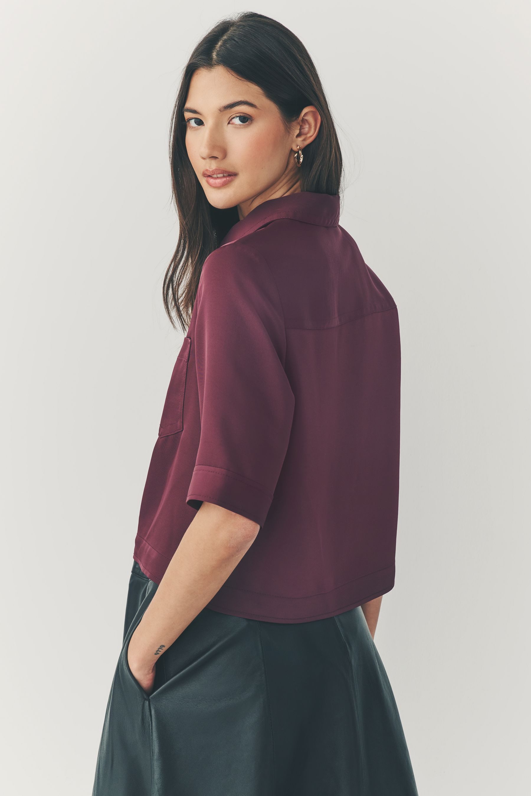 Next Blusenshirt Kurzarm-Poloshirt aus Crêpe (1-tlg) günstig online kaufen