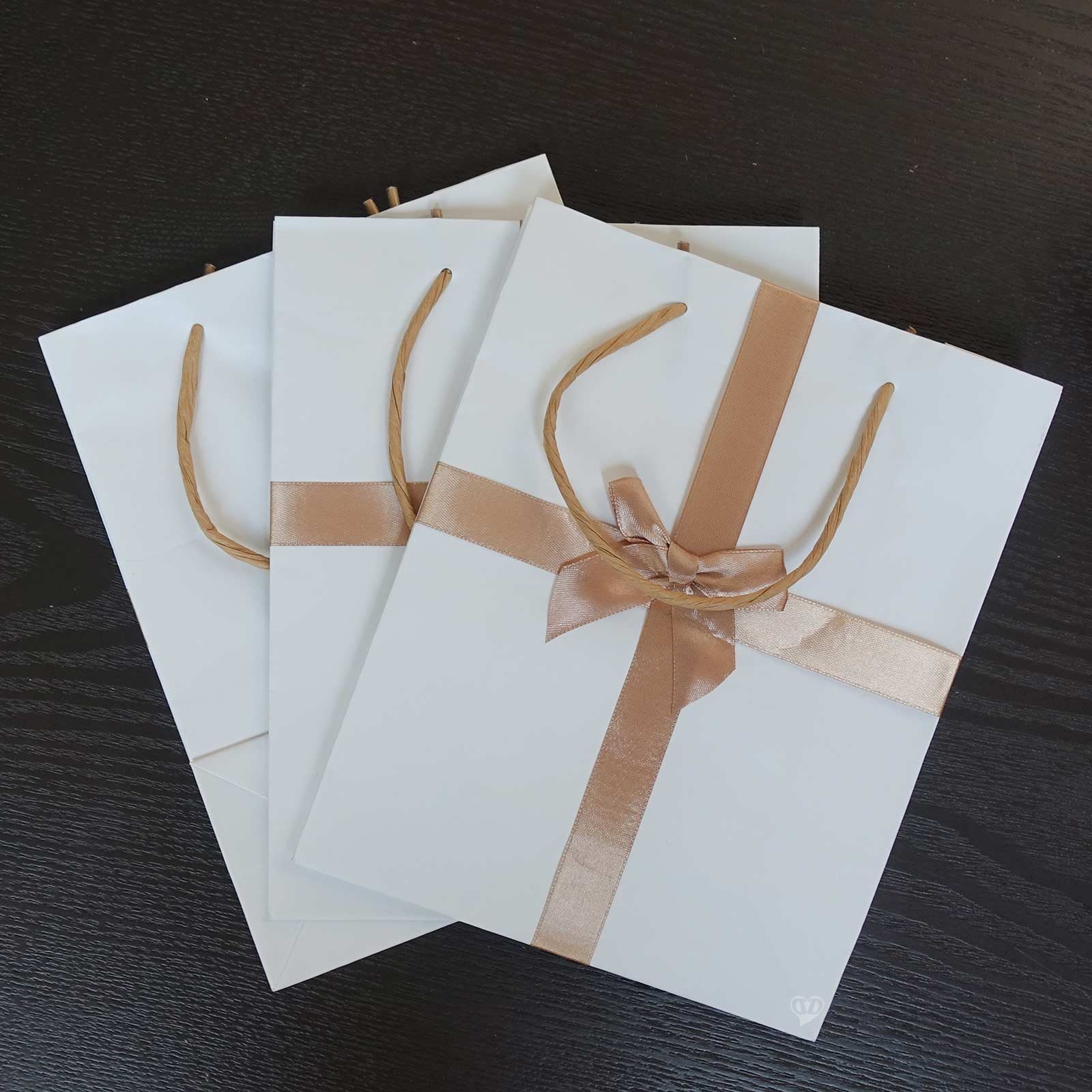 Geschenkpapier 23 Geschenktüten 3 weiß cm 18 mit Satinschleife maDDma Geschenktasche, 18 x cm x 23
