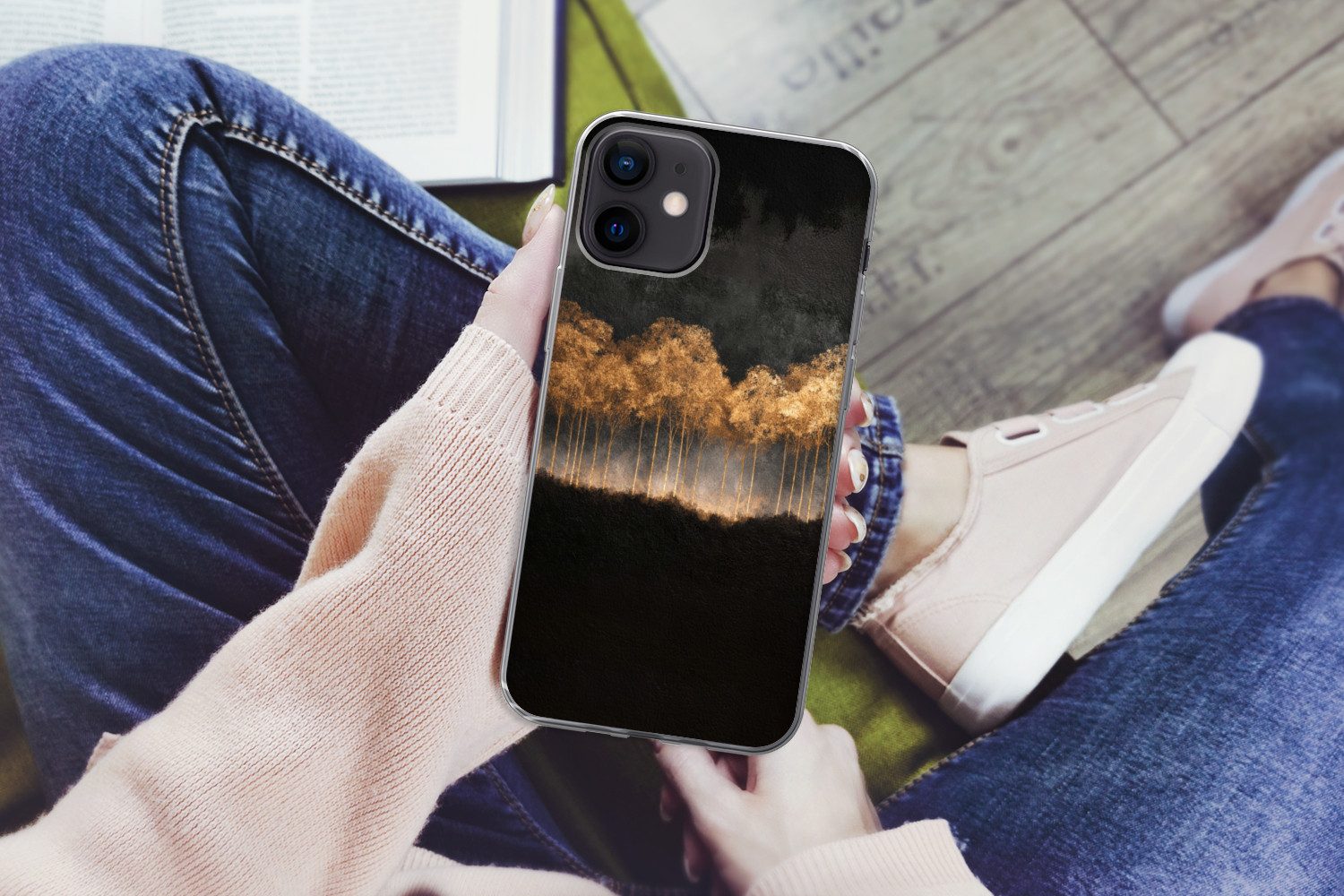 MuchoWow Handyhülle für Apple iPhone 12 Goldene Bäume in nebliger Landschaft, Smartphone-Bumper, Print, Handy Schutzhülle Dünn