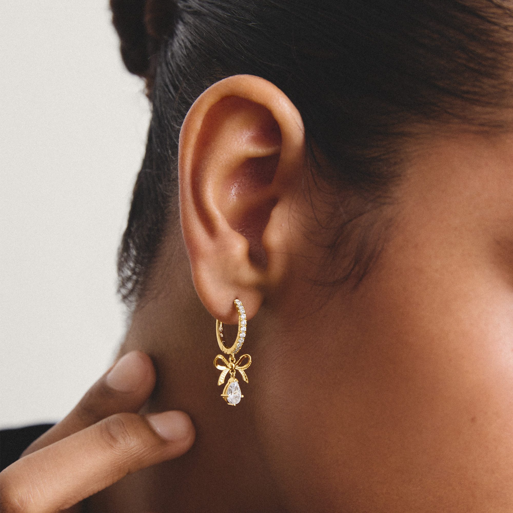 THOMAS SABO Paar Creolen Gelbgoldfarbene Creole mit Zirkoniasteinen und Schleifen-Anhänger, mit Zirkonia (synth)