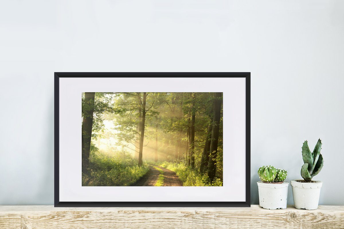 Wald Poster MuchoWow Sonne Gerahmtes mit Bilderrahmen Poster, - - Rahmen, St), Schwarzem Bäume, Kunstdruck, (1