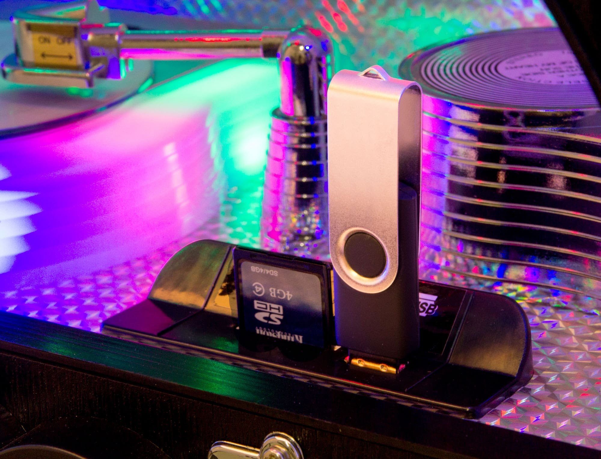 Beatfoxx Lacoon Golden Age Jukebox Untergestell Musikbox Set Stereoanlage (UKW/MW-Radio, Bluetooth, mit USB-SD, Retro CD-Player, AUX) LED-Beleuchtung, inkl