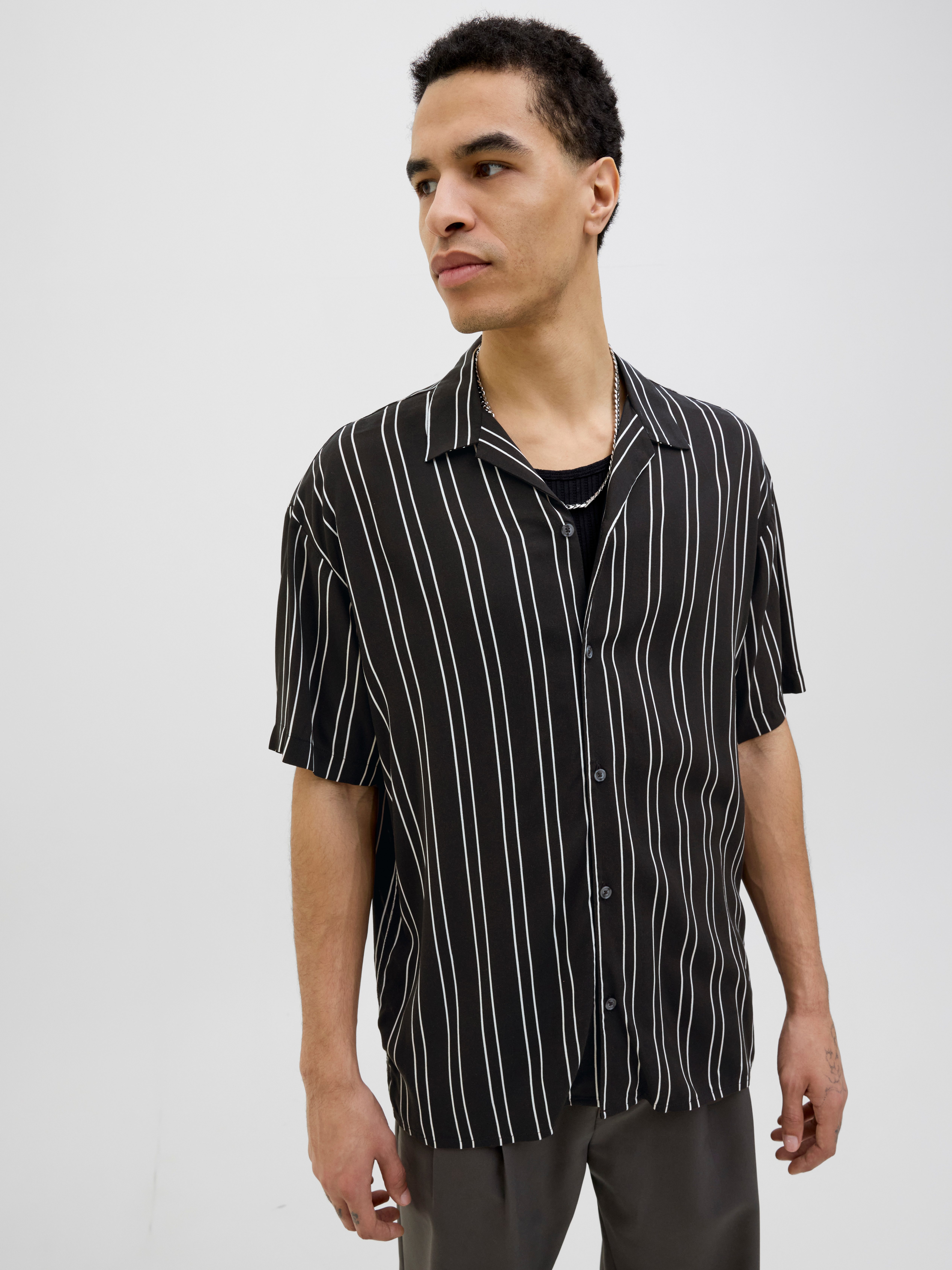 Jack & Jones Kurzarmhemd JJEJEFF STRIPE RESORT SHIRT SS SN mit Streifen Mus günstig online kaufen