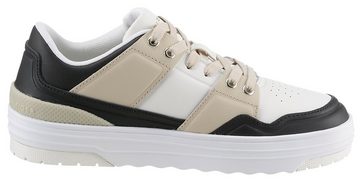 Tommy Hilfiger TH BASKET SNEAKER LO Plateausneaker mit TH-Schmuckelement, Freizeitschuh, Halbschuh, Schnürschuh