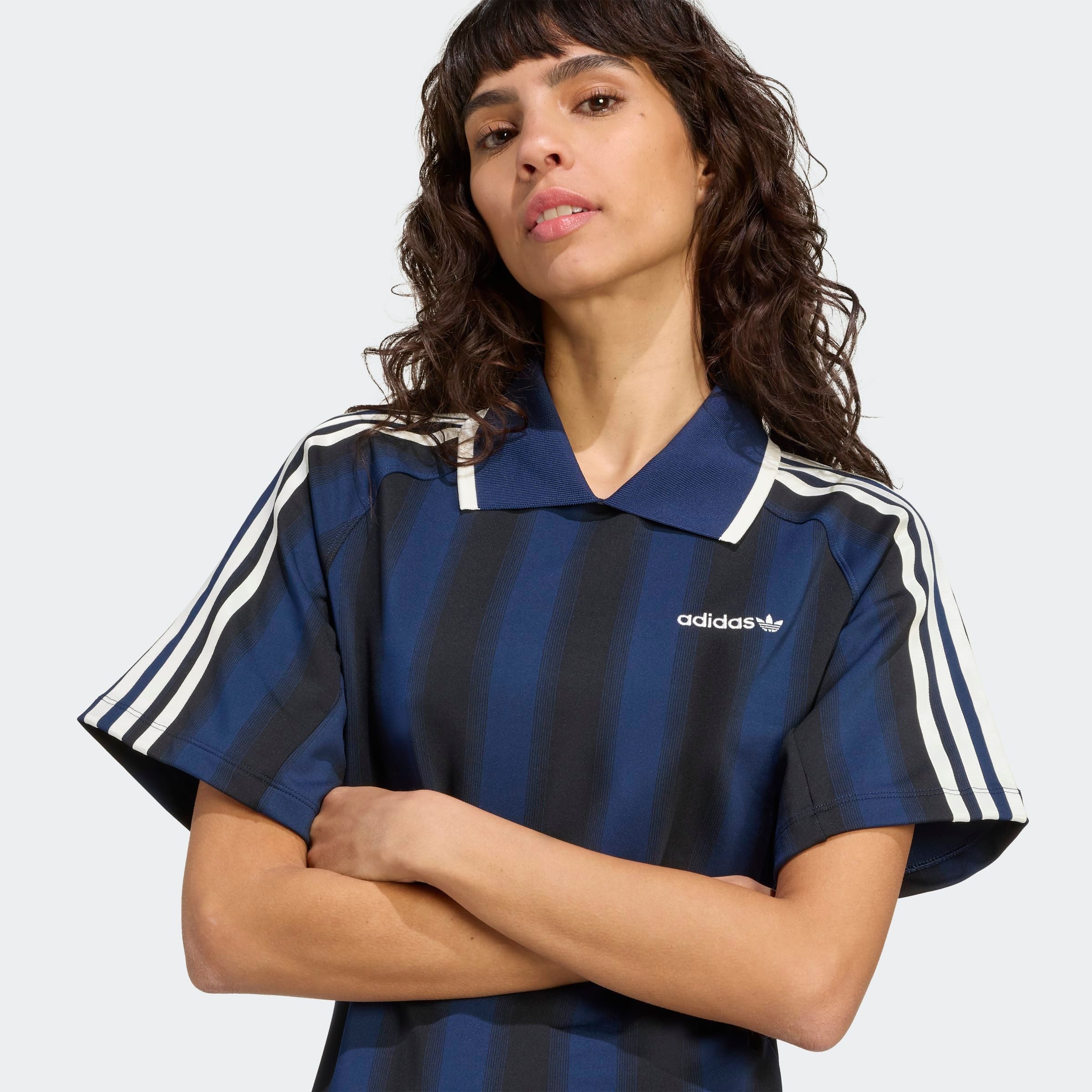 adidas Originals Shirtkleid FOOTIE DRESS (1-tlg) sportlicher Look, vom Fußball inspirierter Allover-Print