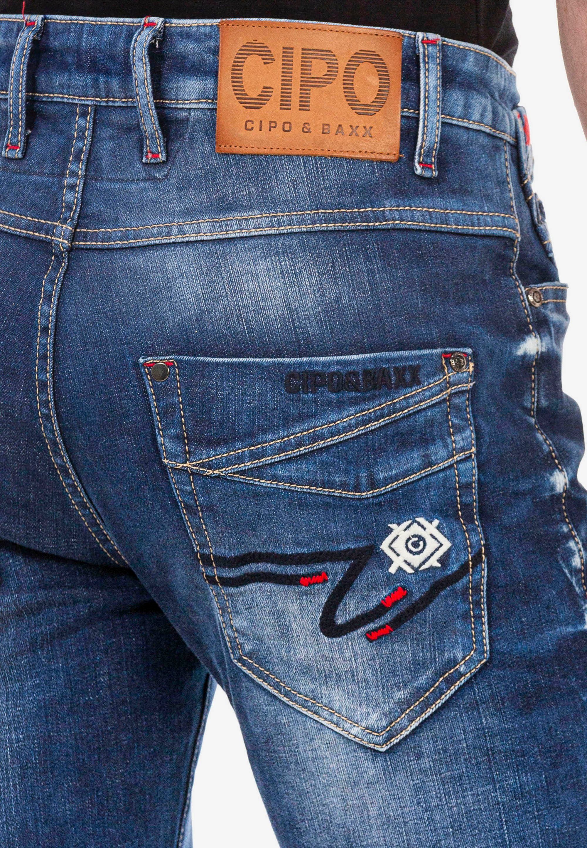 Stickereien tollen mit Cipo & Baxx Slim-fit-Jeans