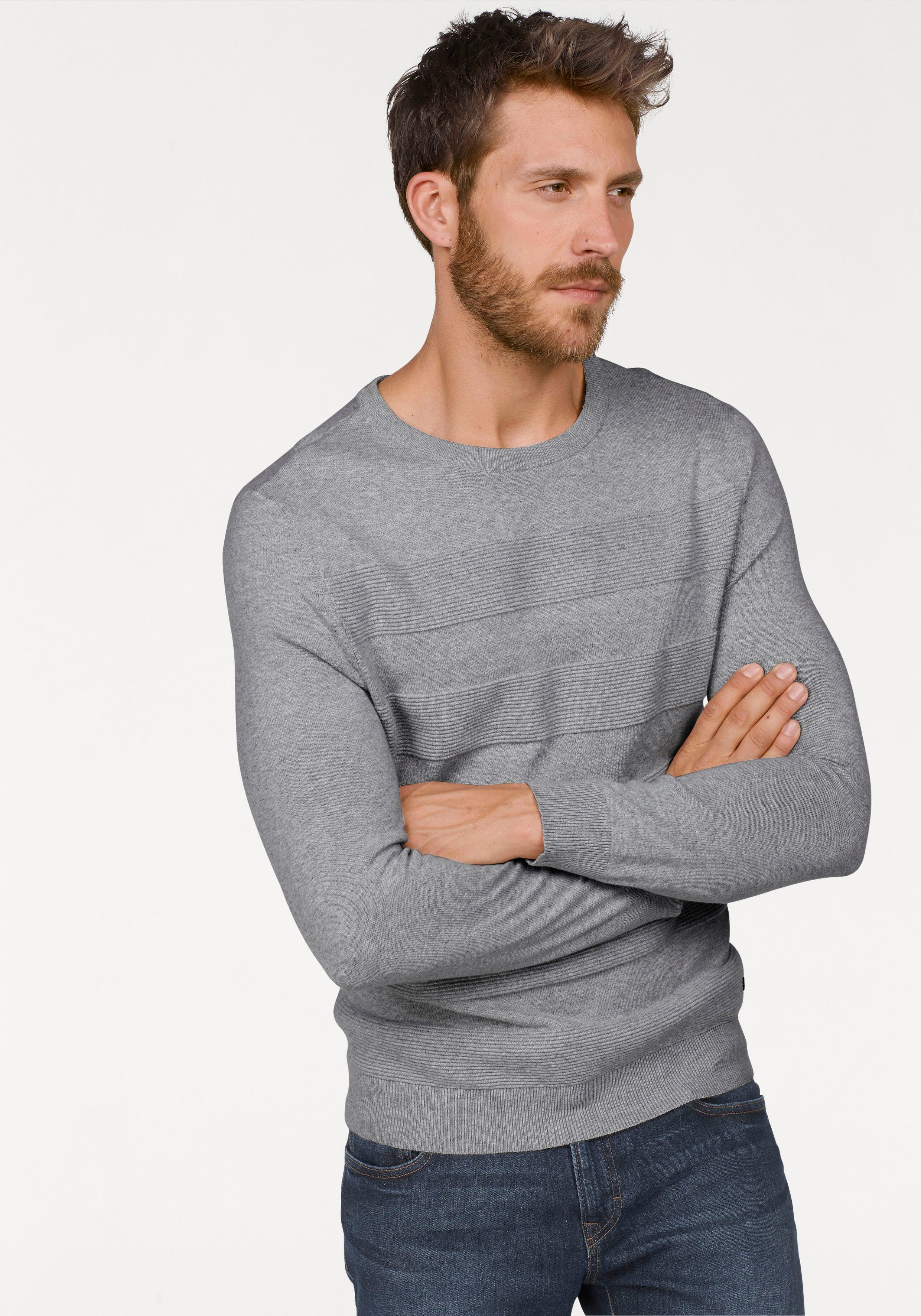 Bruno Banani Rundhalspullover in Streifenoptik. Reduzierter Preis € 12,25. Unverbindliche Preisempfehlung € 29,99