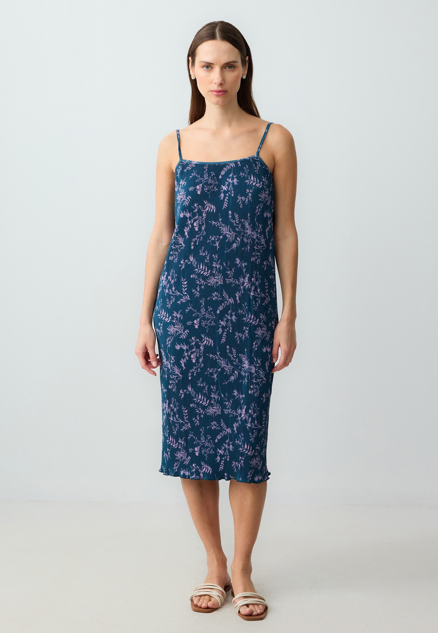 Midikleid Trägerloses Midikleid Aus Strick Mit Blumenmuster Und Offenem Hals