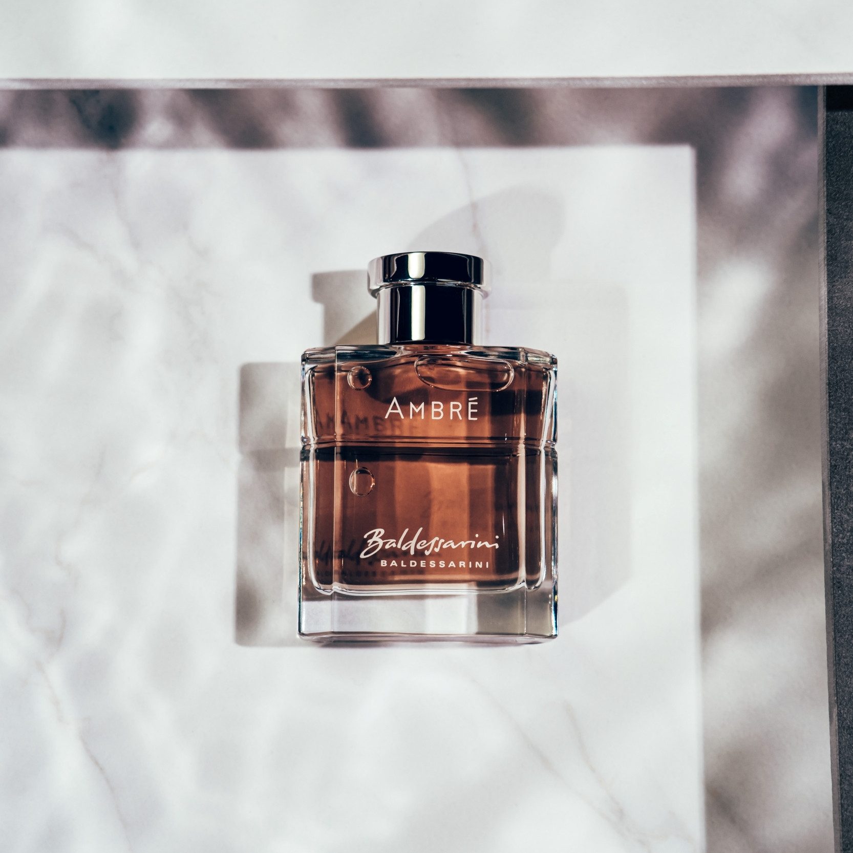 BALDESSARINI Eau de Toilette Baldessarini Ambre Eau de Toilette 50ml, 1-tlg., mit fruchtigen Akzenten
