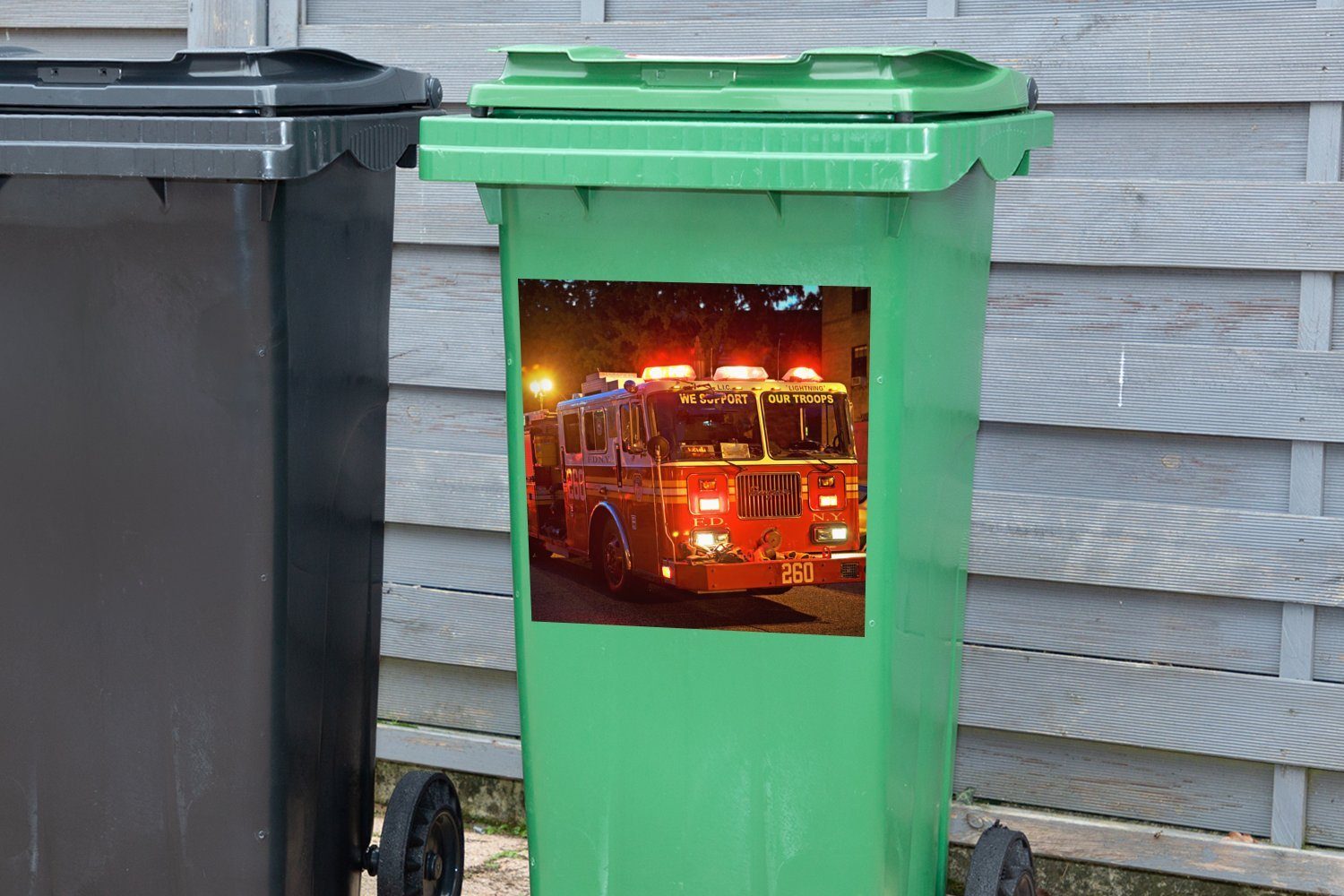 MuchoWow Wandsticker St), Sticker, (1 Mülleimer-aufkleber, Container, von Abfalbehälter New Feuerwehrfahrzeuge York Mülltonne, City