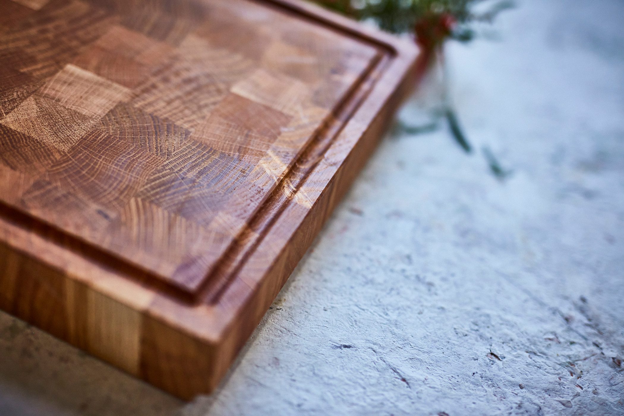 Living Oak Schneidebrett aus Hirnholz, Eiche, handgefertigt in Deutschland, Saftrille und Griff vorhanden, Unikat