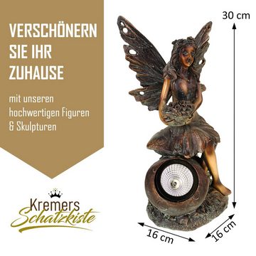 Kremers Schatzkiste Gartenfigur Edle Elfe mit Solar Blumenstrauß Figur Gartenfigur 30cm Fee Fairy LED