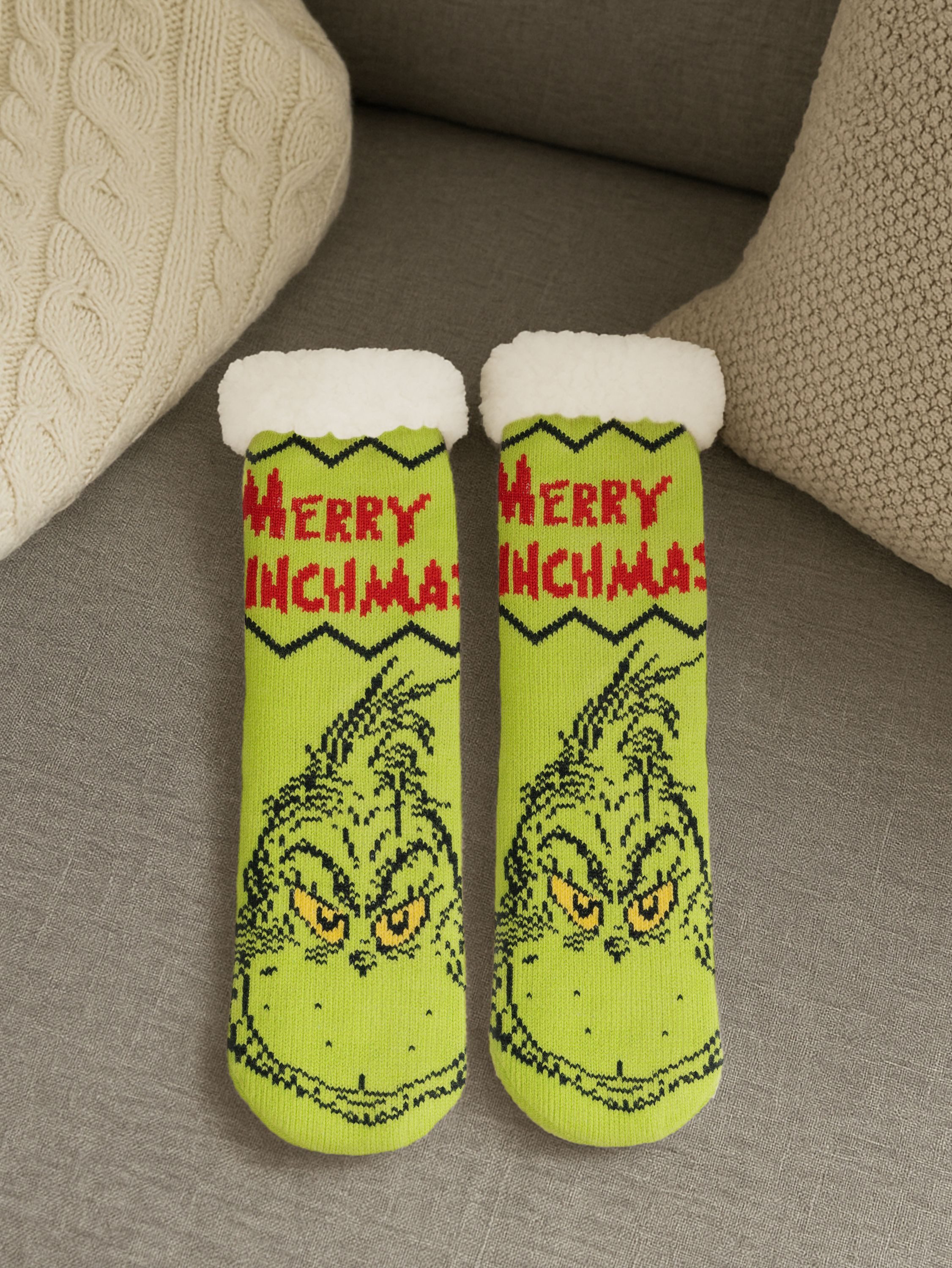United Labels® Haussocken The Grinch Hüttensocken Merry Grinchmas Haussocken Kuschelsocken