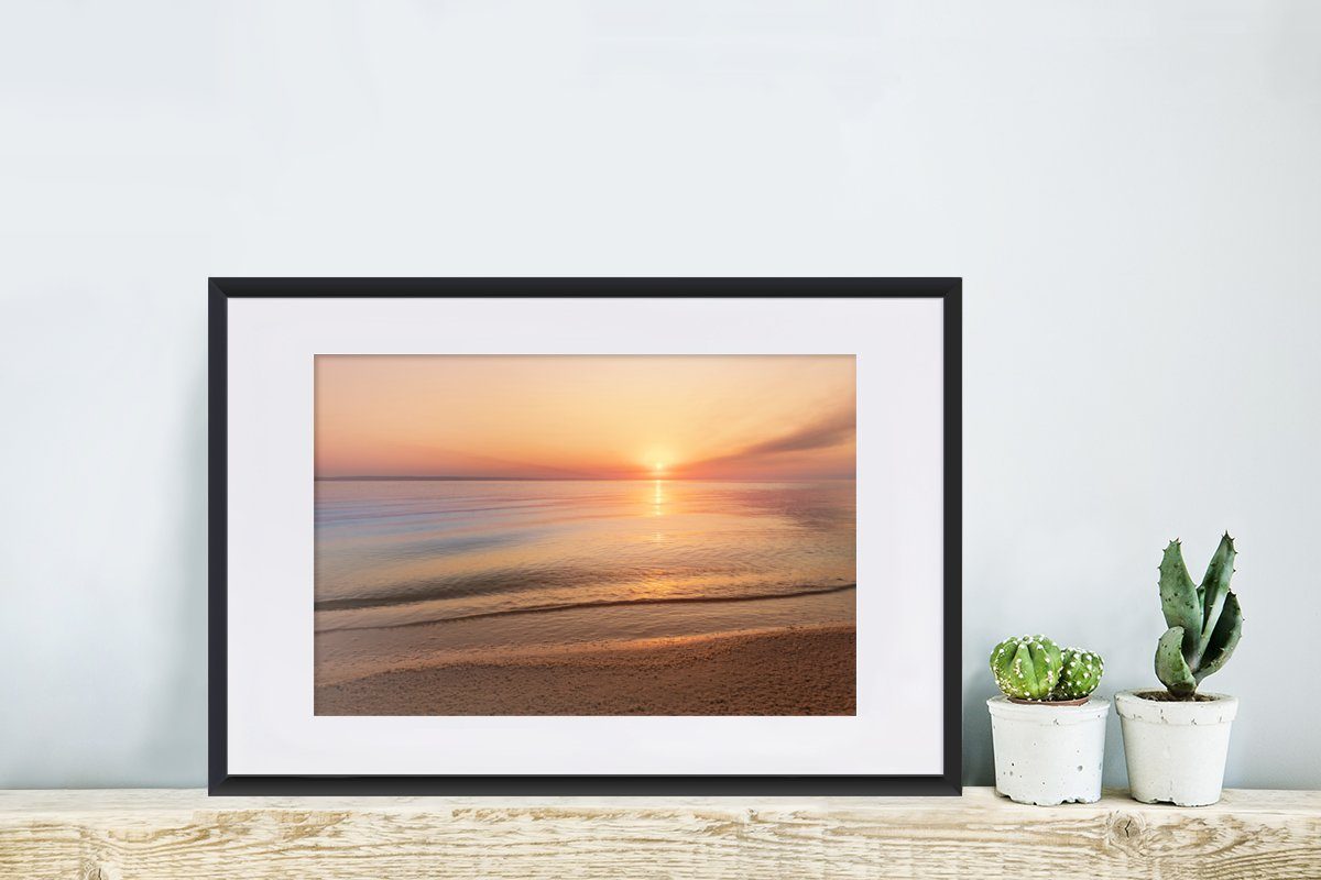 MuchoWow Poster Strand - Meer (1 St), Bilderrahmen - Sonnenuntergang, Poster, Schwarzem Gerahmtes mit Rahmen, - Rosa Kunstdruck