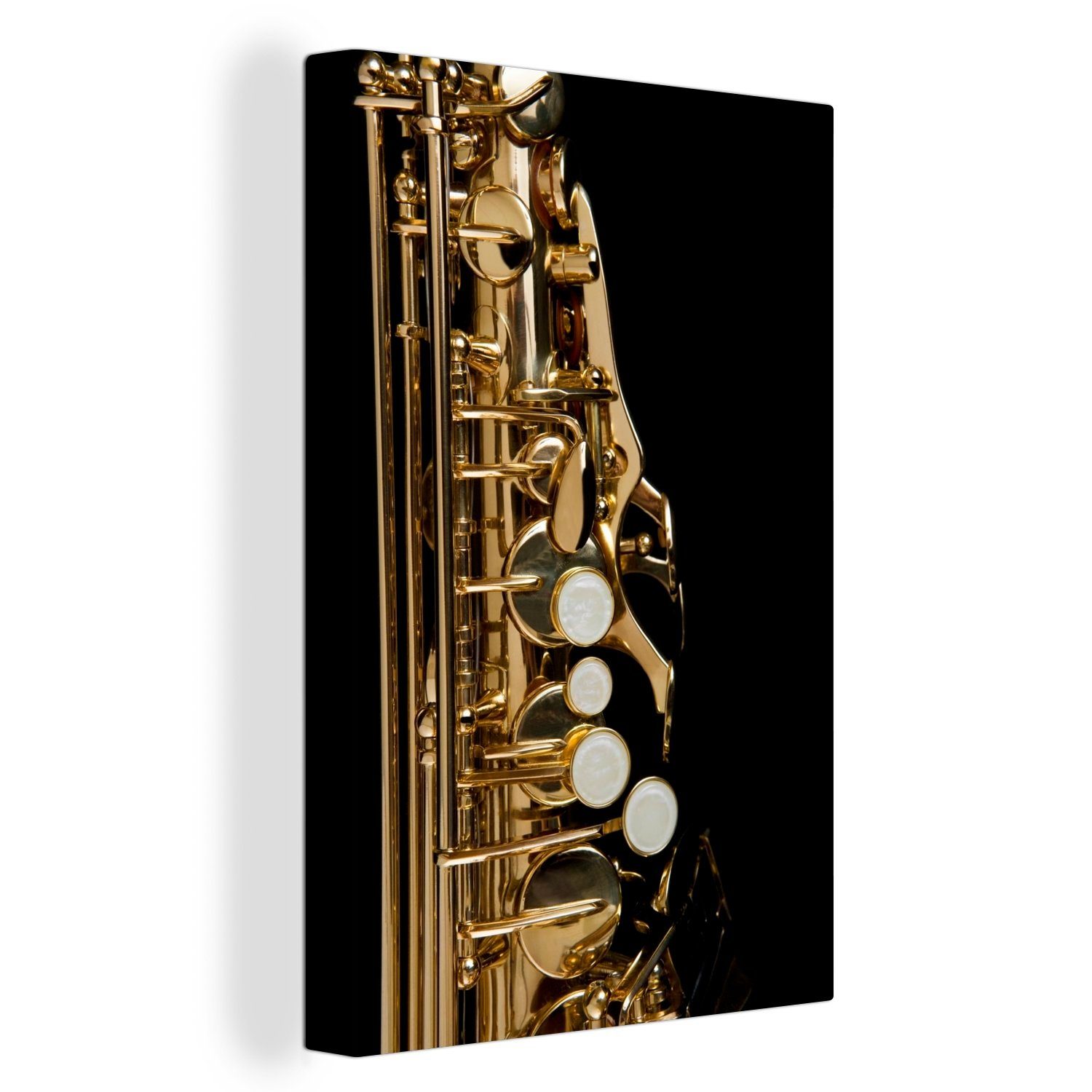 inkl. 20x30 Saxophons OneMillionCanvasses® cm Nahaufnahme vor eines fertig einem Gemälde, Leinwandbild Zackenaufhänger, schwarzen, bespannt Leinwandbild der (1 St), Ventile