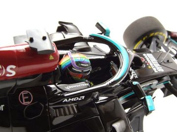 Minichamps Modellauto Mercedes AMG Petronas Formel 1 W12 E-Performance Sieger Qatar GP 2021, Maßstab 1:18