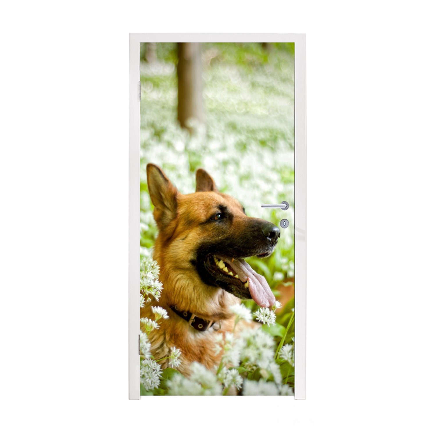 MuchoWow Türtapete Deutscher Schäferhund sitzt inmitten der weißen Blumen, Matt, bedruckt, (1 St), Fototapete für Tür, Türaufkleber, 75x205 cm