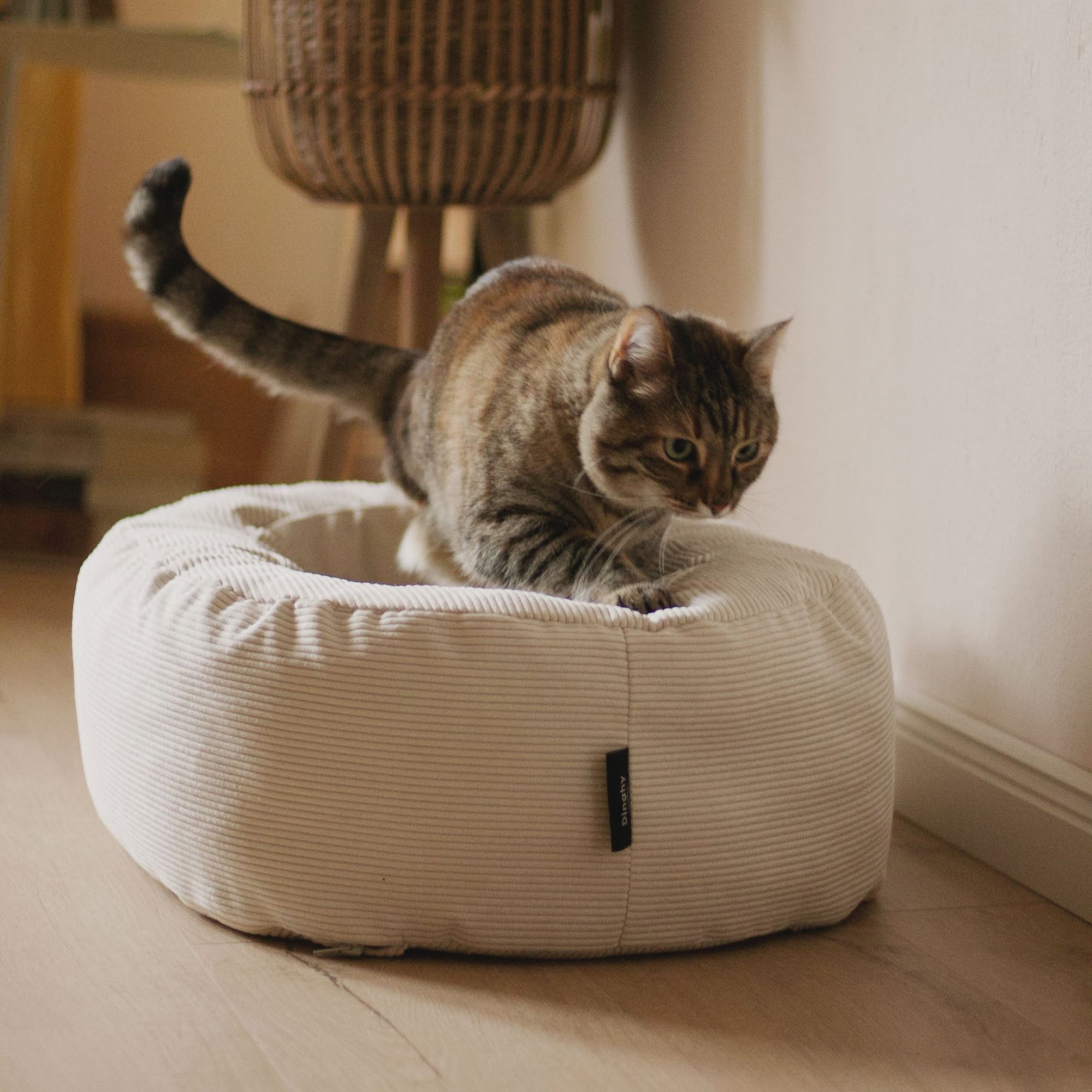 LucyBalu Tierbett DINGHY Katzenbett waschbar, Katzen Schlafplatz, Katzenkissen – Bild 5 von 5