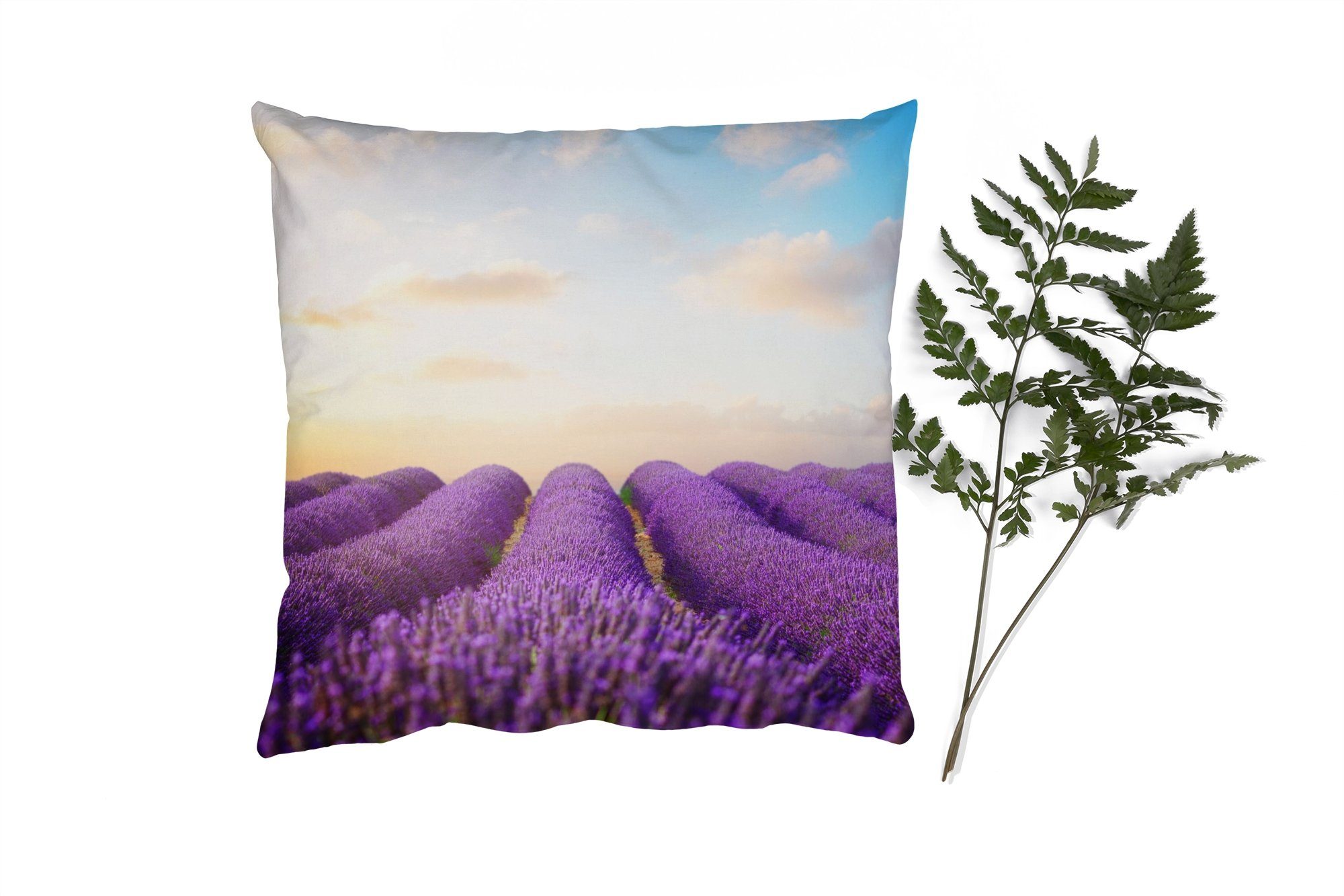 MuchoWow Dekokissen Lavendel - Himmel - Wolken - Blumen, Zierkissen mit Füllung für Wohzimmer, Schlafzimmer, Deko, Sofakissen