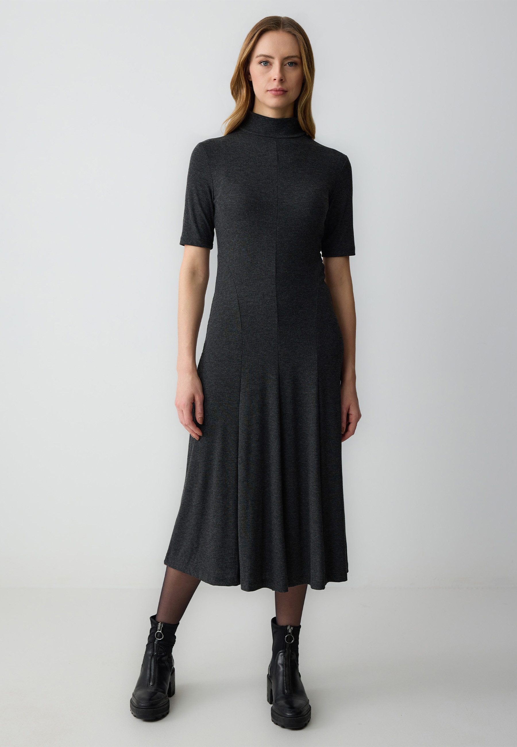 Midikleid Slim Fit Midikleid Mit Rundhalsausschnitt Und Kurzen Ärmeln
