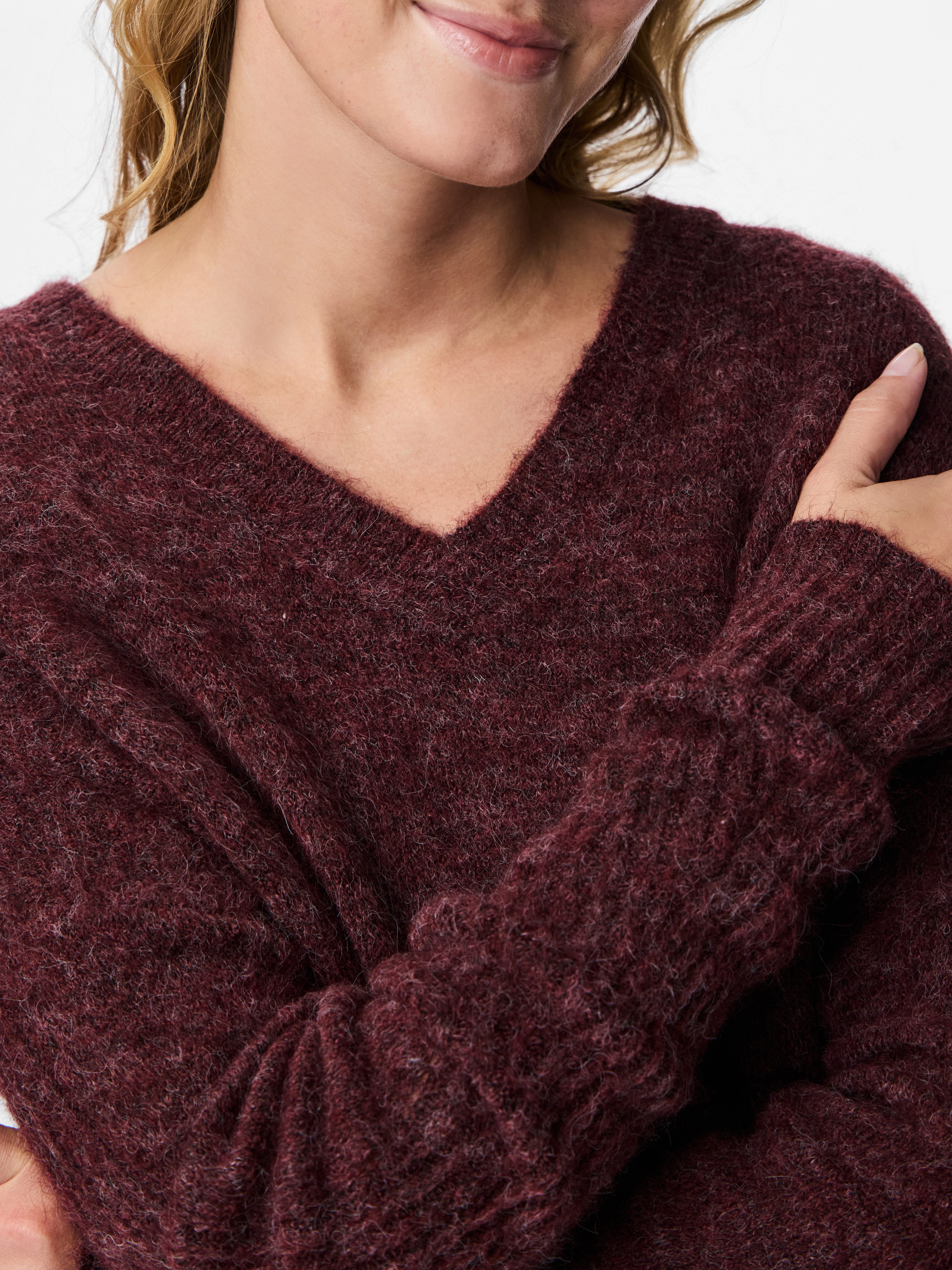 pieces Strickpullover PCLAYLA LS V-NECK KNIT günstig online kaufen