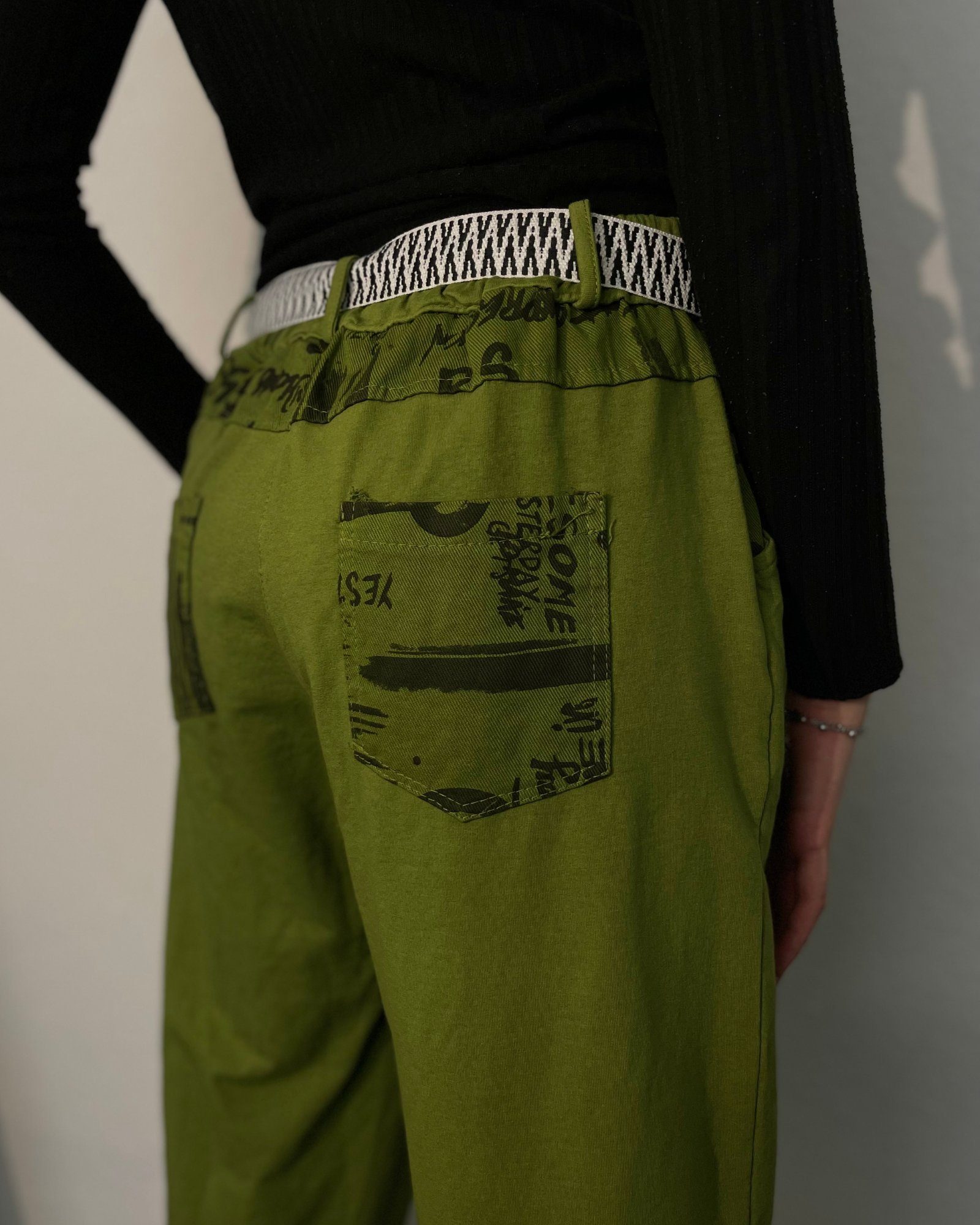 ITALY VIBES Jogger Pants - MILA - Stoffhose mit gratis Gürtel - bequeme Loungepant - ONE SIZE passt hier Gr. XS - L