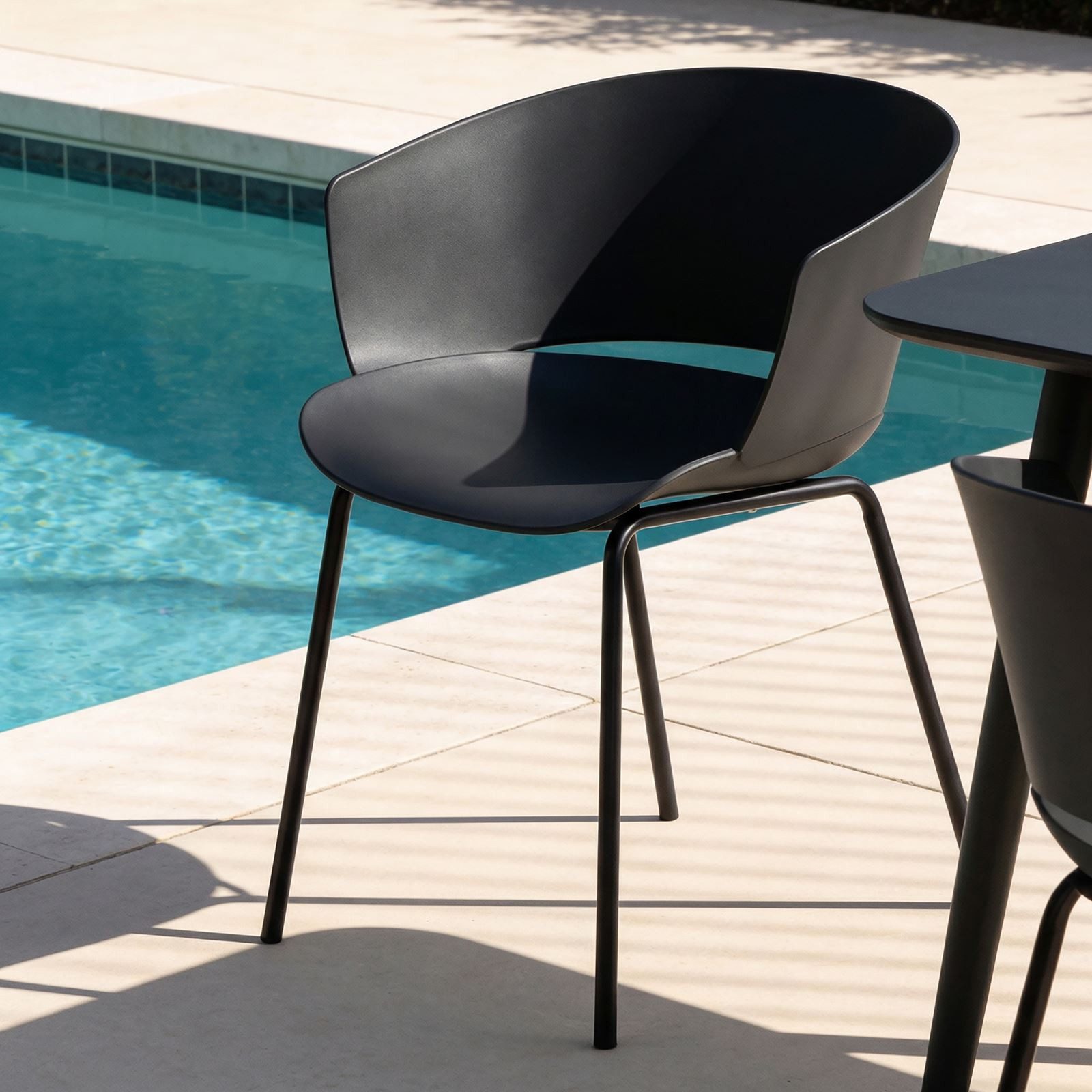 IDIMEX Gartenstuhl NIVEL (4 St), In & Outdoor Schalenstuhl modern im 4er Set, UV-beständig schwarz